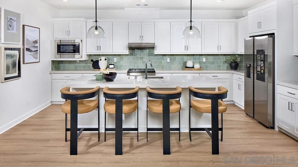 Detail Gallery Image 6 of 26 For 125  Mellano Way, Oceanside,  CA 92057 - 4 Beds | 3/1 Baths