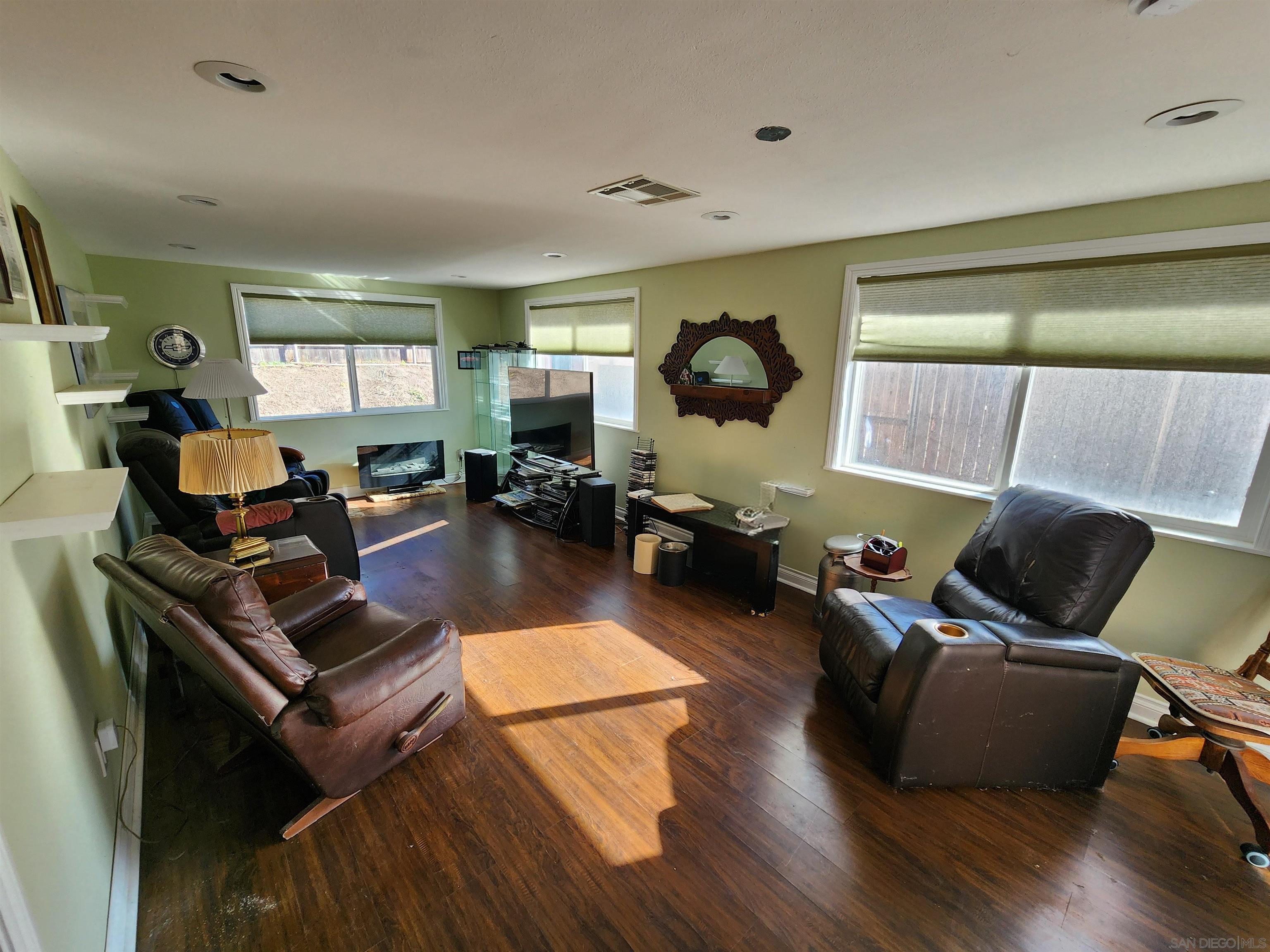 Detail Gallery Image 6 of 15 For 6715  Monte Verde Dr, San Diego,  CA 92119 - 3 Beds | 2 Baths