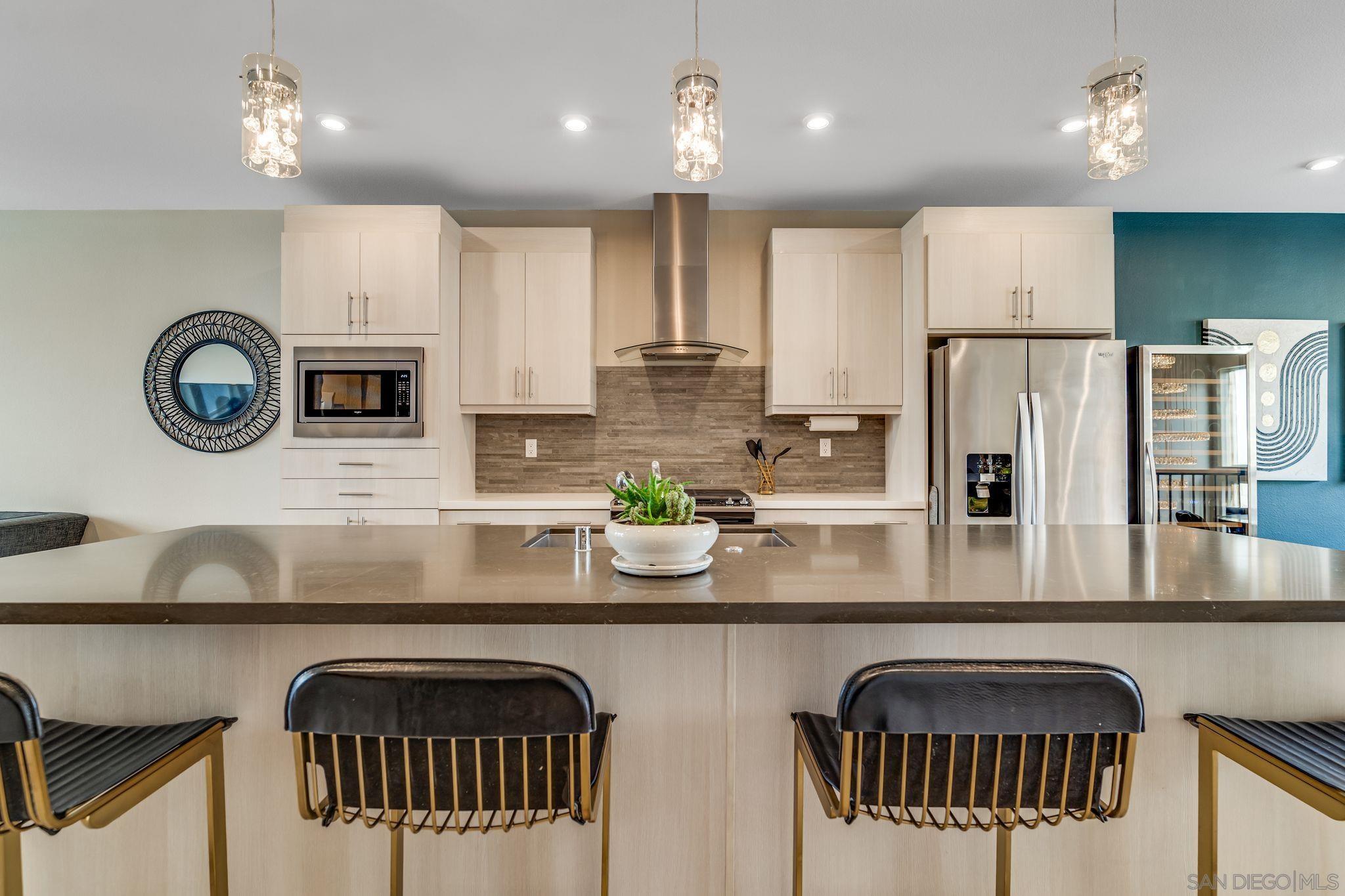 Detail Gallery Image 3 of 31 For 2804  Avella Circle, San Diego,  CA 92108 - 4 Beds | 3/1 Baths