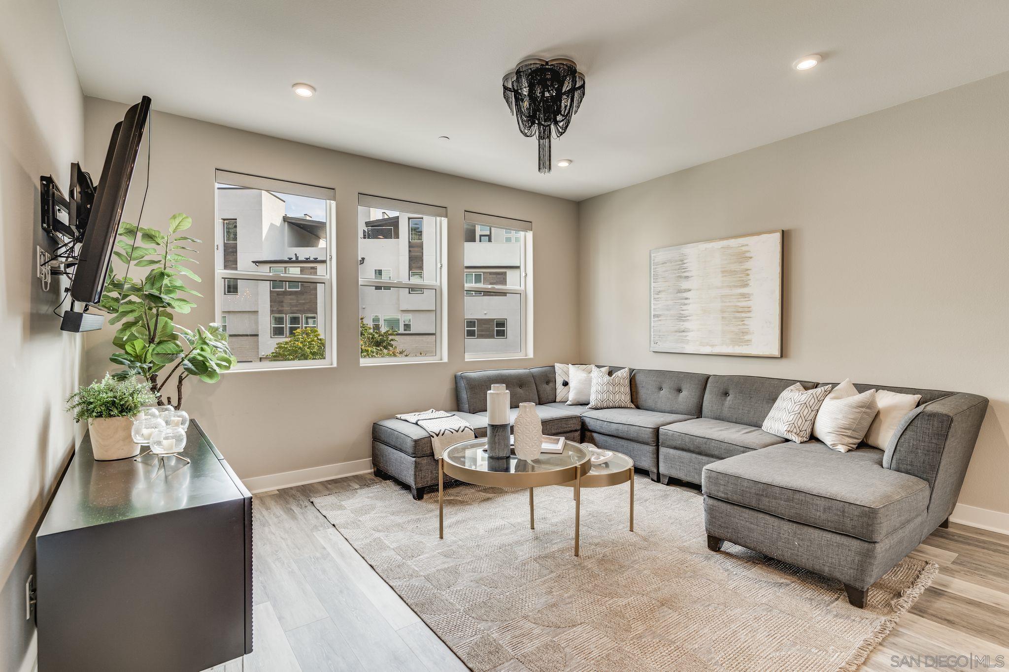 Detail Gallery Image 6 of 31 For 2804  Avella Circle, San Diego,  CA 92108 - 4 Beds | 3/1 Baths