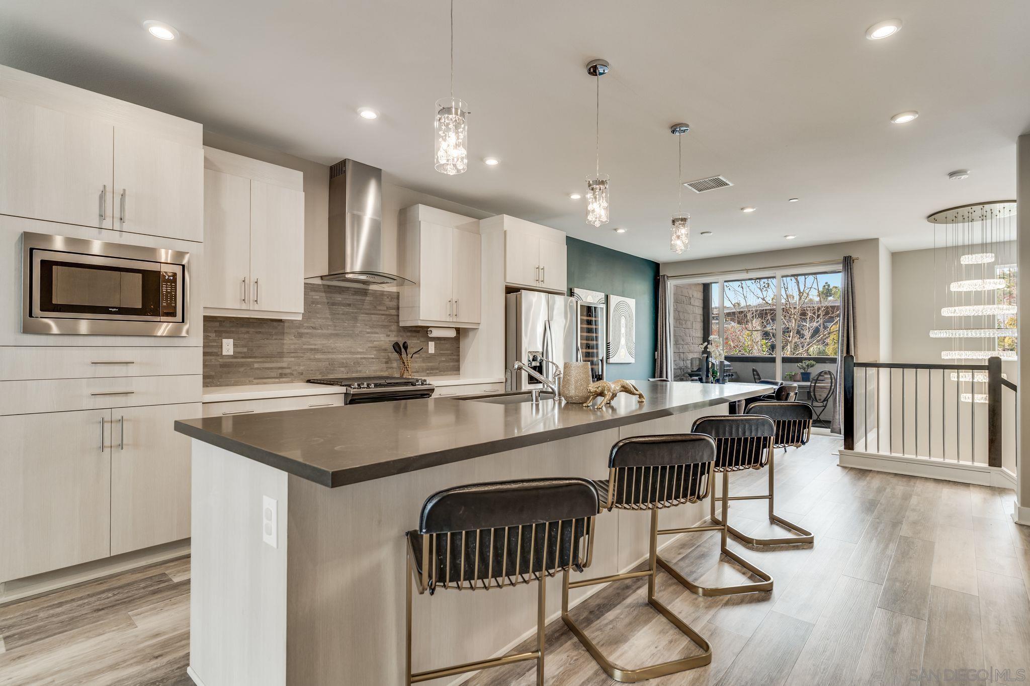 Detail Gallery Image 9 of 31 For 2804  Avella Circle, San Diego,  CA 92108 - 4 Beds | 3/1 Baths