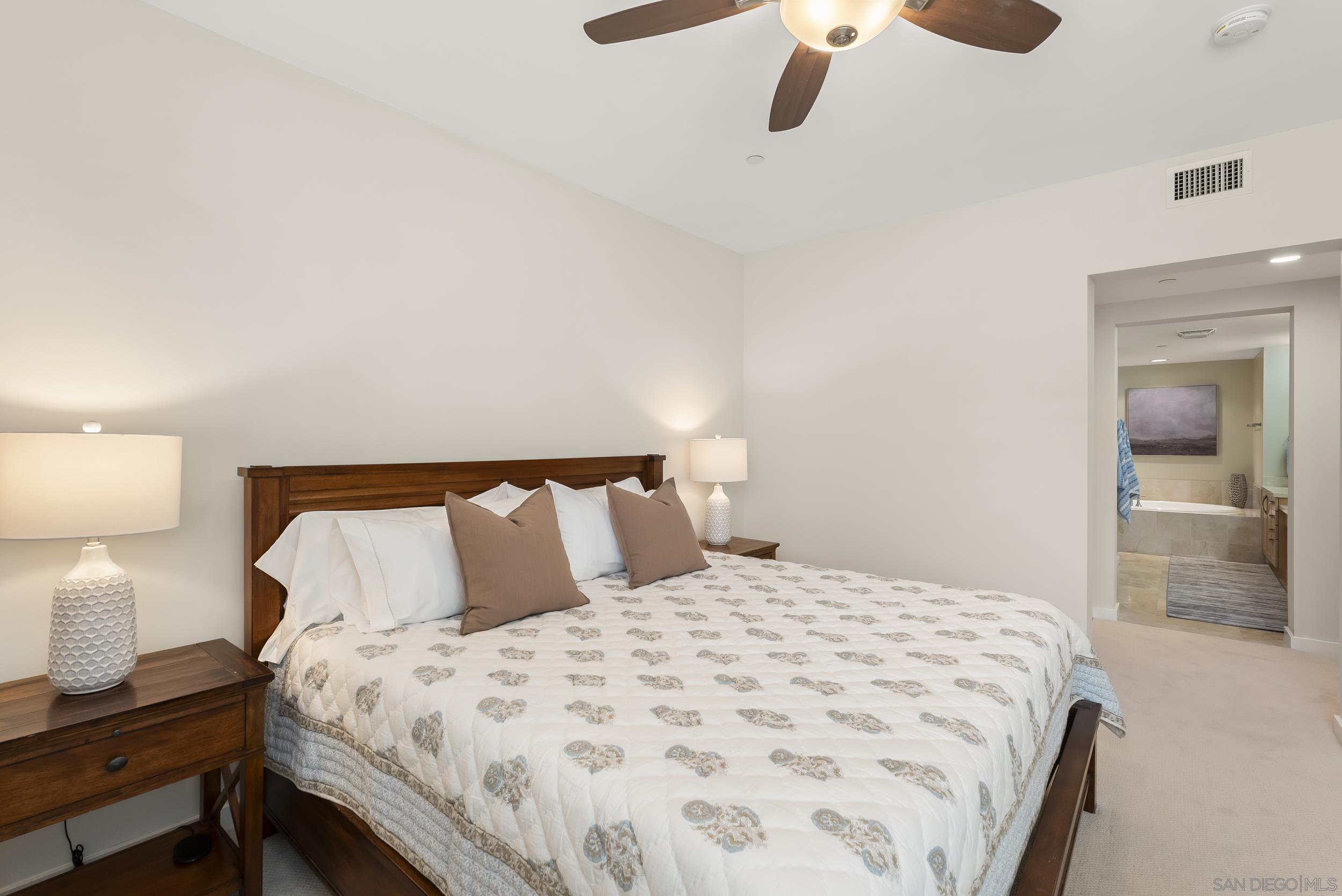 Detail Gallery Image 18 of 40 For 5420  La Jolla Blvd  B302, La Jolla,  CA 92037 - 2 Beds | 2 Baths