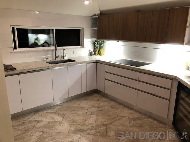 Detail Gallery Image 5 of 14 For 1772  Guy St, San Diego,  CA 92110 - 2 Beds | 2 Baths