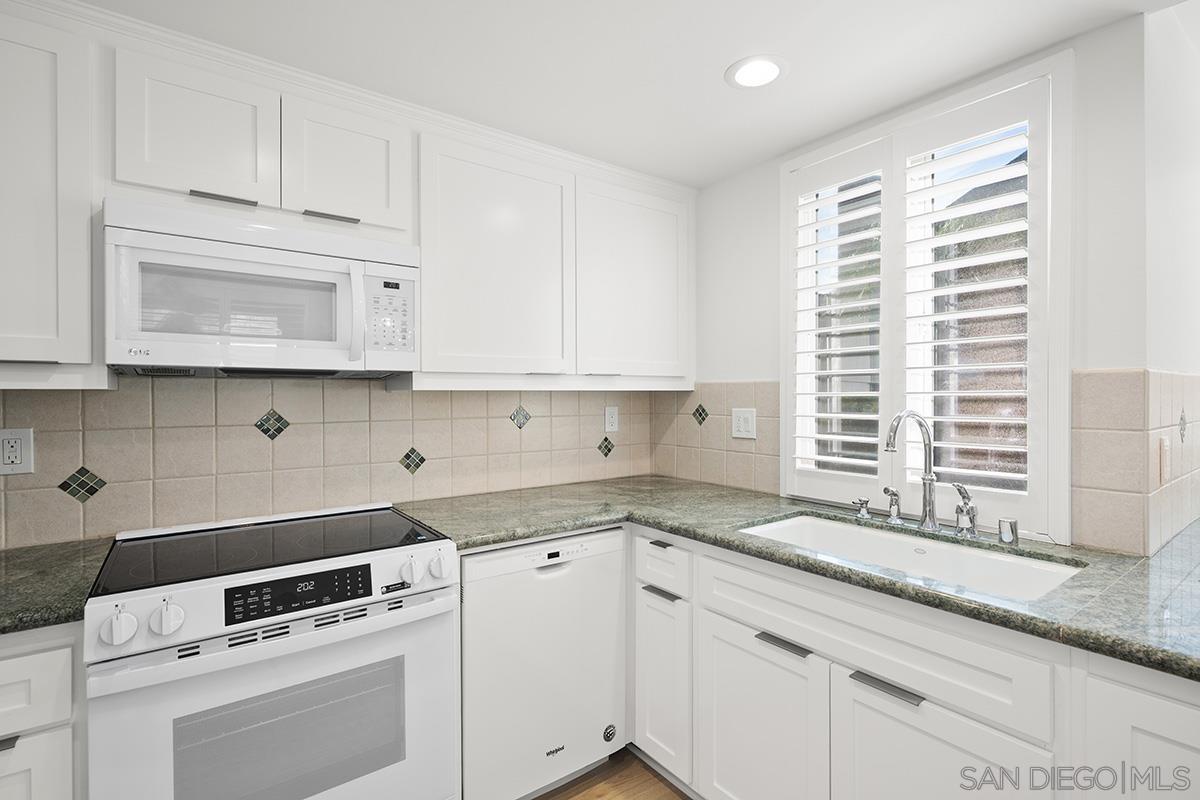 Detail Gallery Image 11 of 40 For 325 S S Sierra Ave  25, Solana Beach,  CA 92075 - 2 Beds | 2 Baths