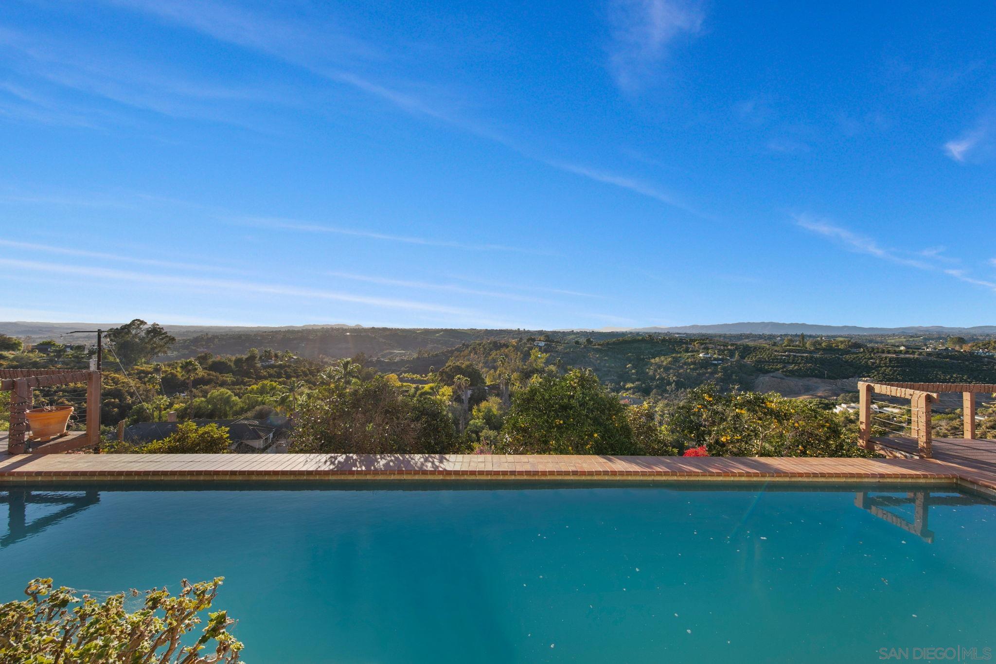Detail Gallery Image 10 of 28 For 2323  Wilt Rd, Fallbrook,  CA 92028 - 5 Beds | 2/1 Baths