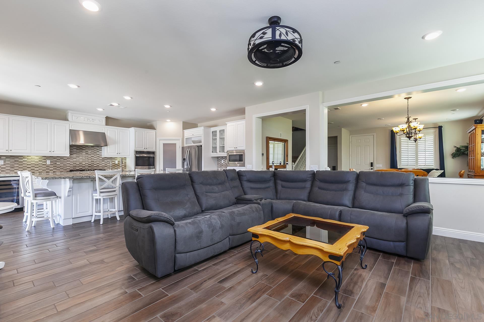 Detail Gallery Image 13 of 66 For 2025  Campo Verde Ct, Escondido,  CA 92026 - 4 Beds | 4/1 Baths