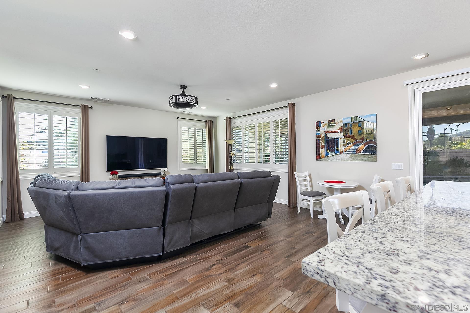 Detail Gallery Image 14 of 66 For 2025  Campo Verde Ct, Escondido,  CA 92026 - 4 Beds | 4/1 Baths