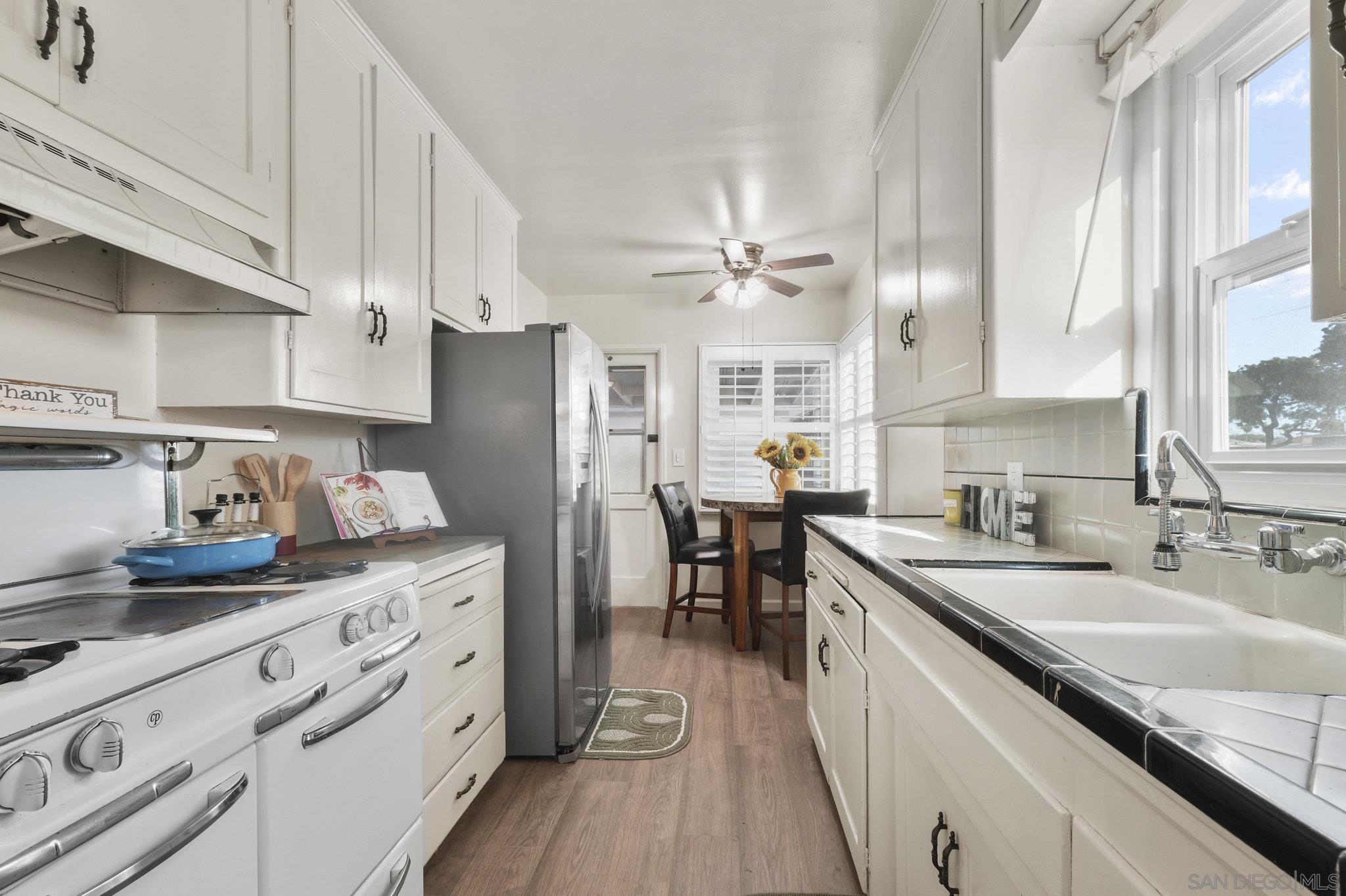 Detail Gallery Image 6 of 27 For 695  Fifth Ave, Chula Vista,  CA 91910 - 3 Beds | 2 Baths