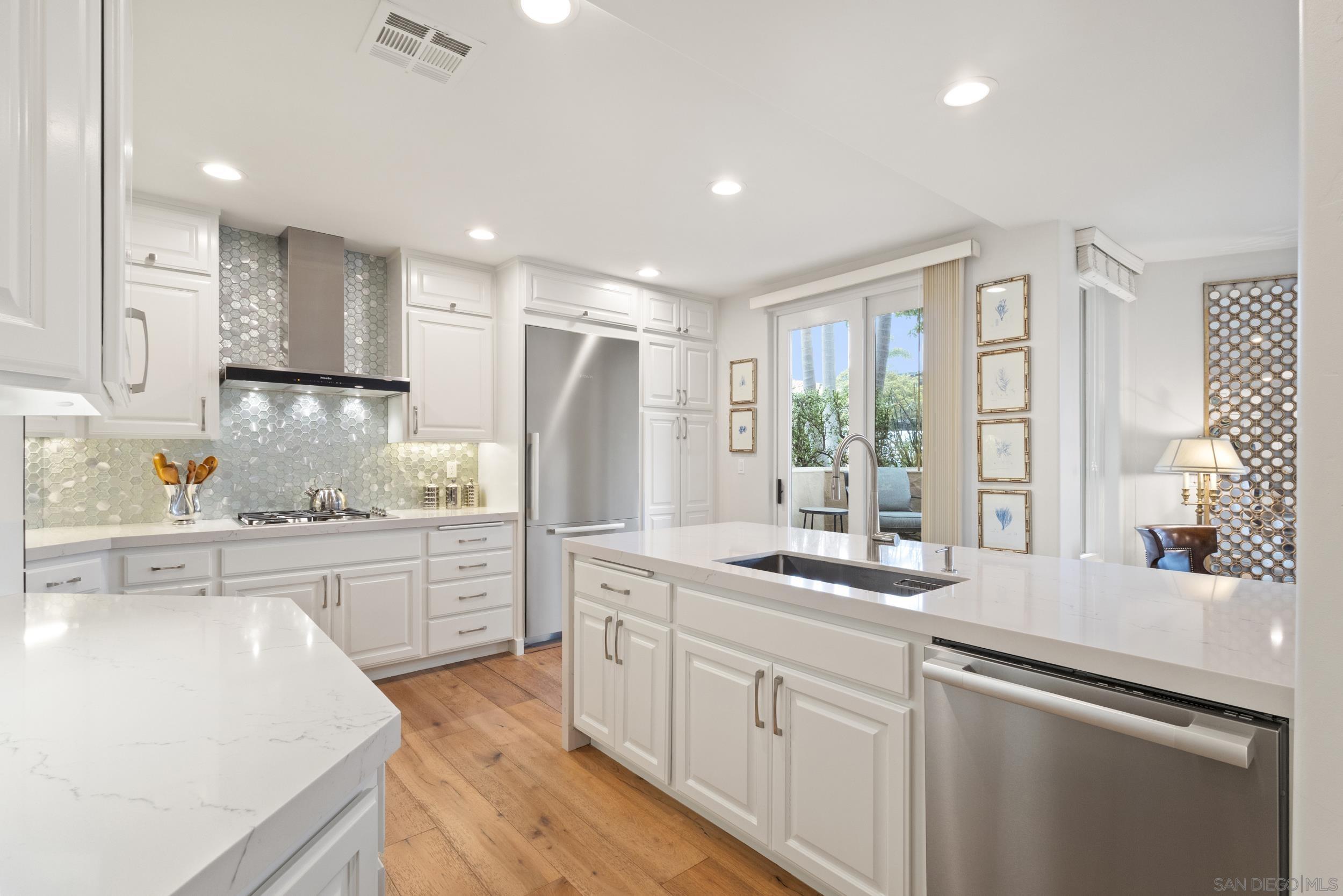 Detail Gallery Image 18 of 62 For 7752  Eads Ave, La Jolla,  CA 92037 - 3 Beds | 2/1 Baths