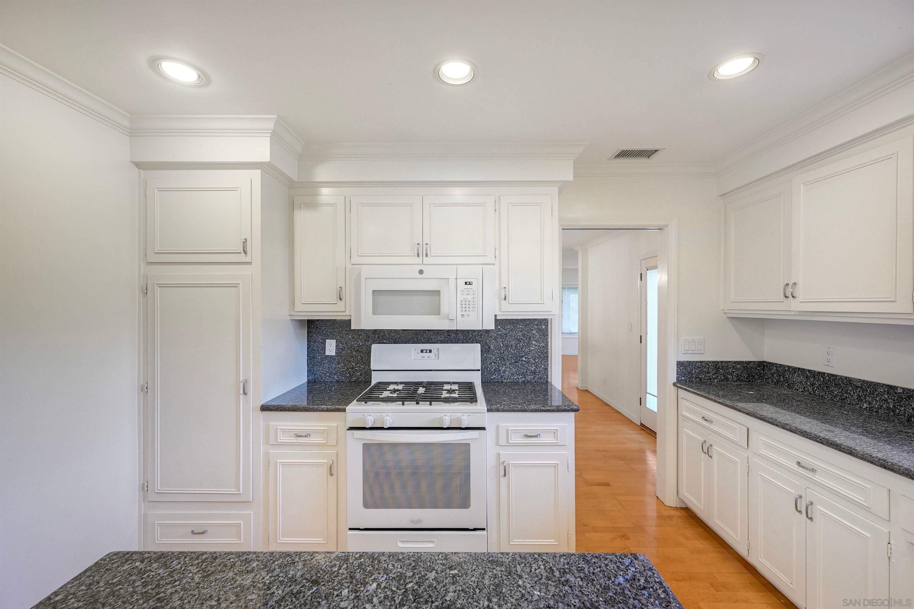 Detail Gallery Image 33 of 52 For 17784  via Graacia, San Diego,  CA 92128 - 3 Beds | 2 Baths