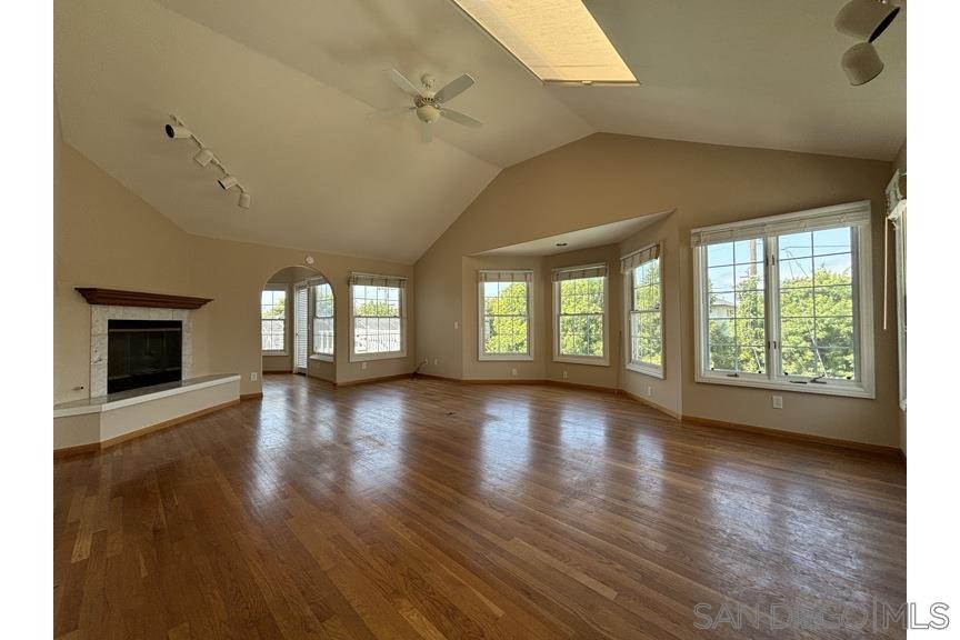 Detail Gallery Image 2 of 15 For 920  Country Club, Coronado,  CA 92118 - 5 Beds | 5/1 Baths