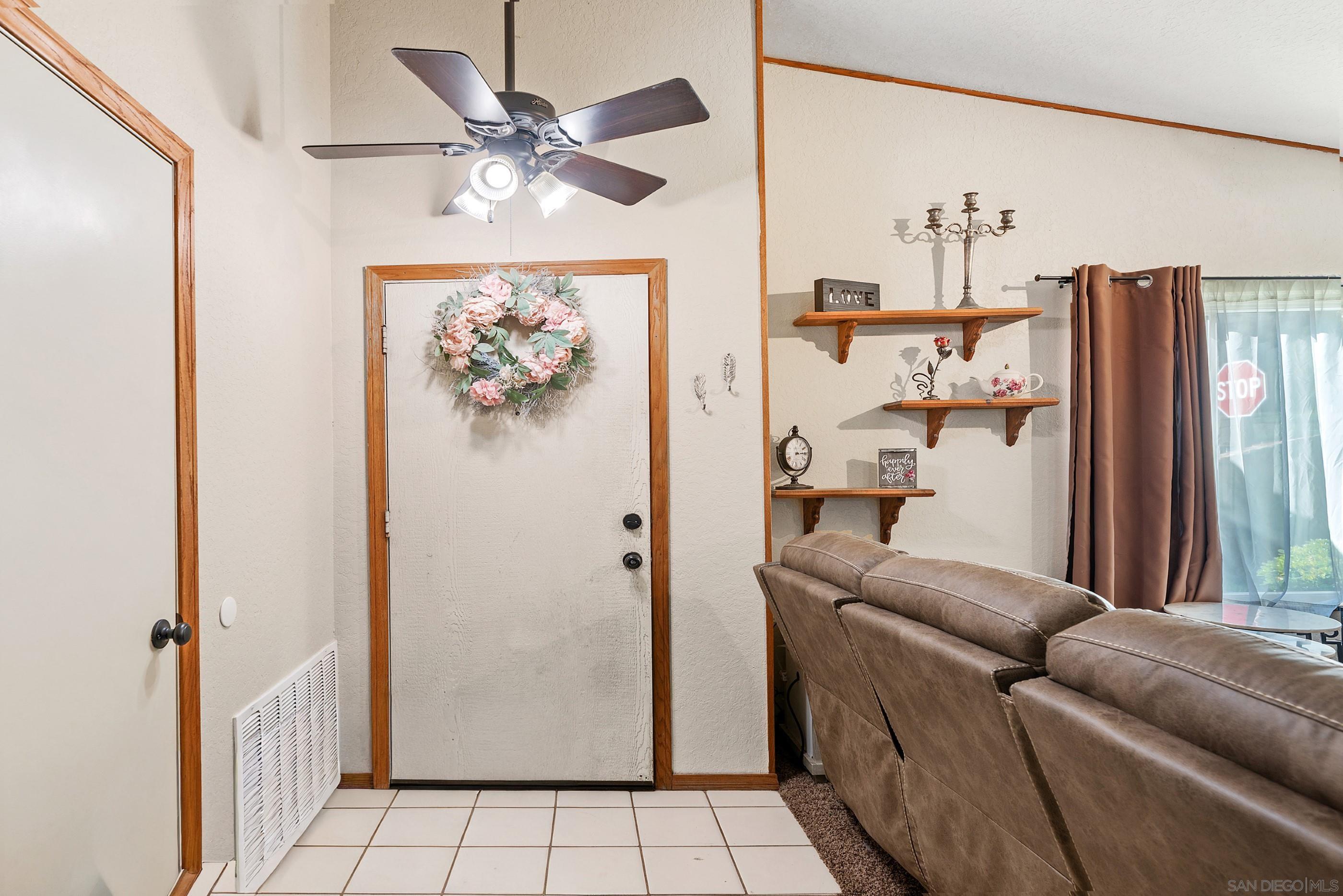 Detail Gallery Image 4 of 32 For 1904  Woodland Glen, Escondido,  CA 92027 - 3 Beds | 2 Baths