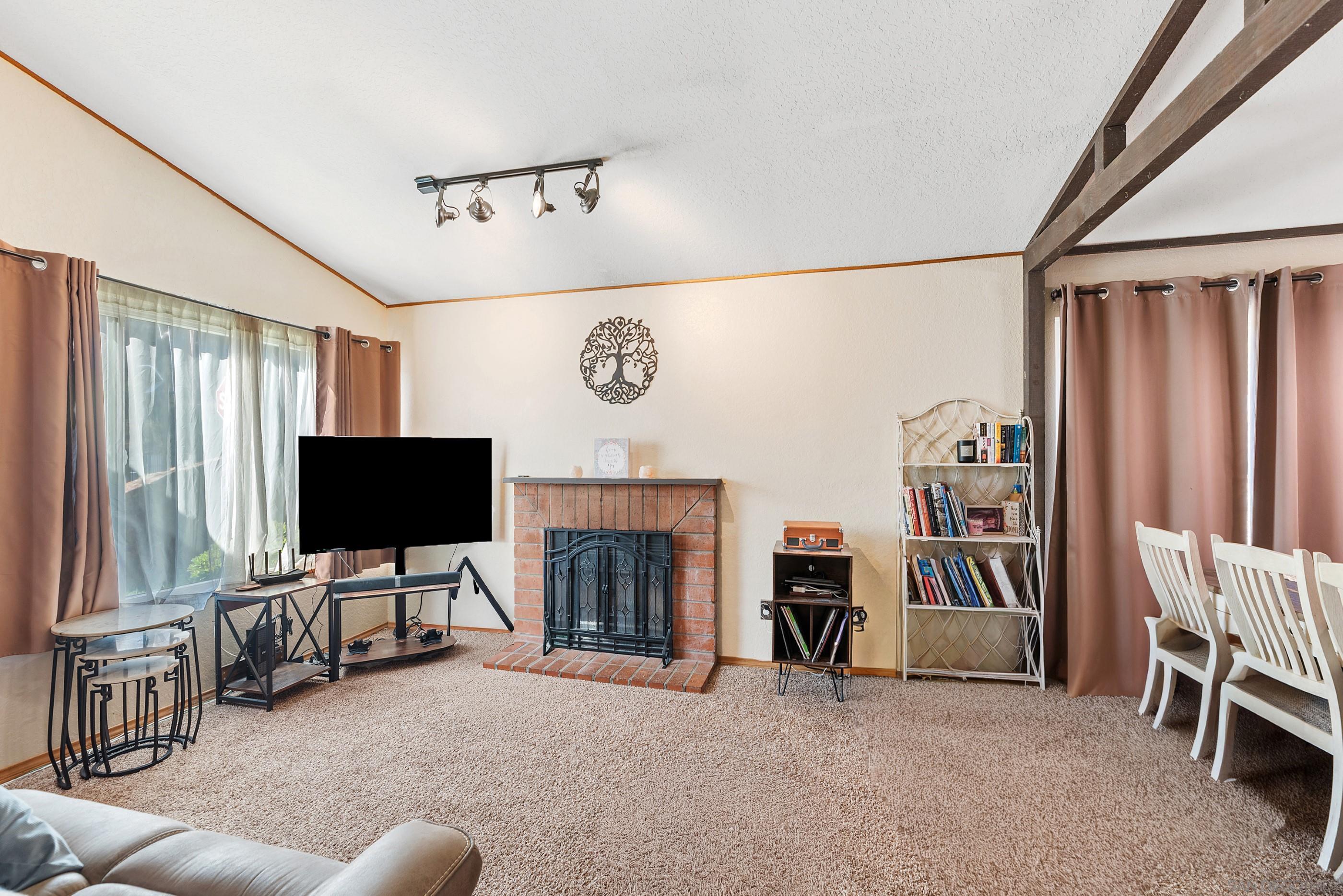 Detail Gallery Image 5 of 32 For 1904  Woodland Glen, Escondido,  CA 92027 - 3 Beds | 2 Baths
