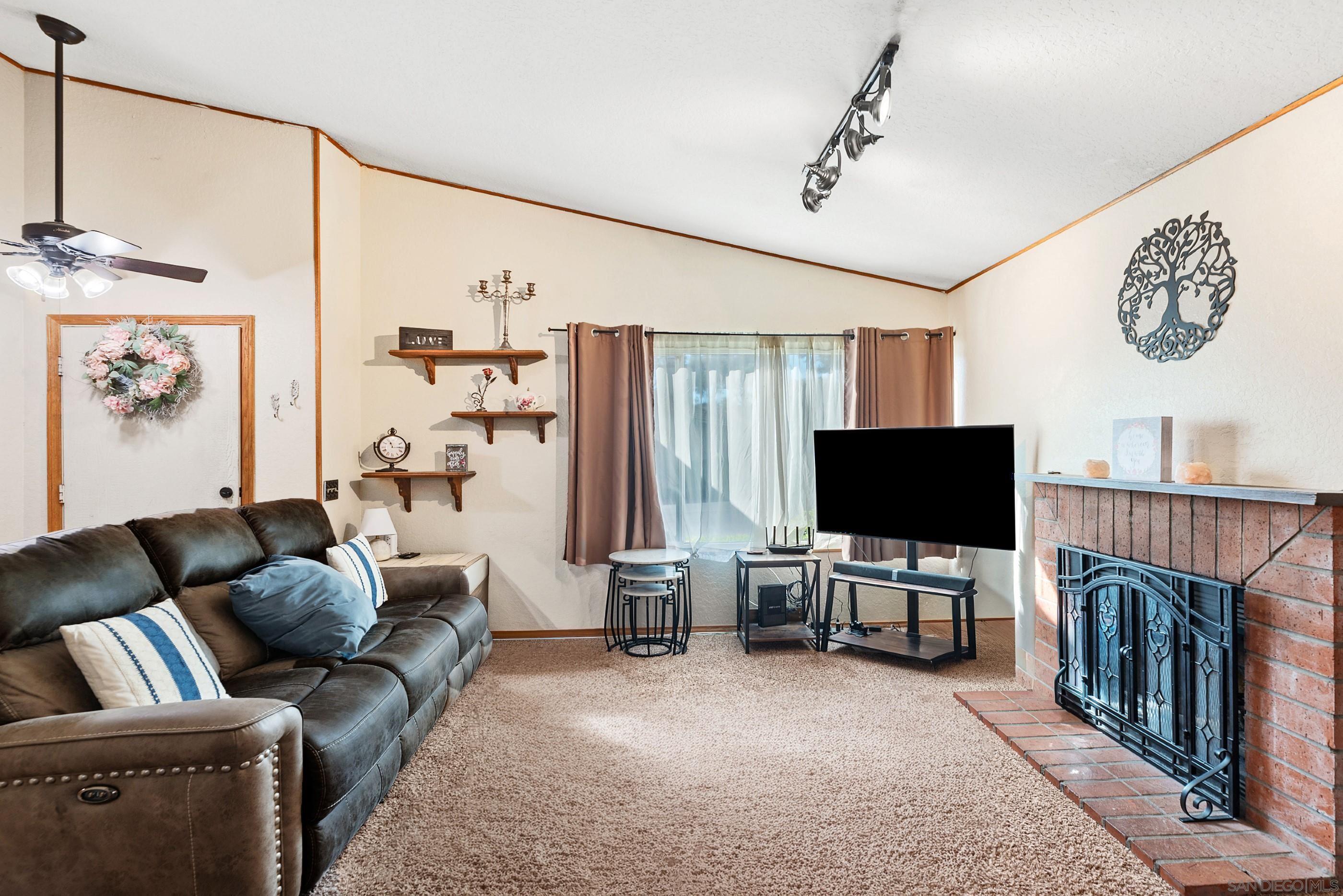 Detail Gallery Image 6 of 32 For 1904  Woodland Glen, Escondido,  CA 92027 - 3 Beds | 2 Baths