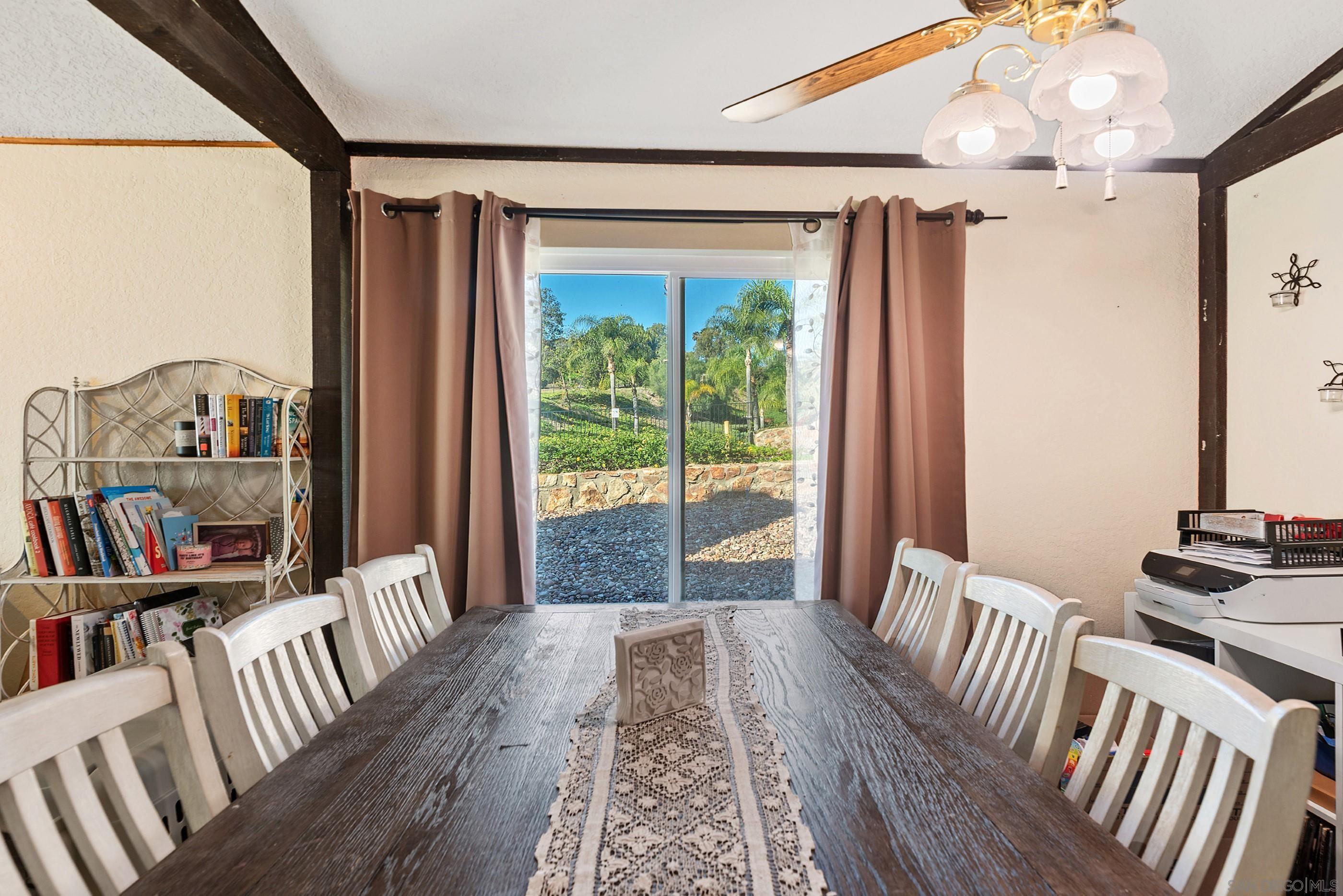 Detail Gallery Image 8 of 32 For 1904  Woodland Glen, Escondido,  CA 92027 - 3 Beds | 2 Baths