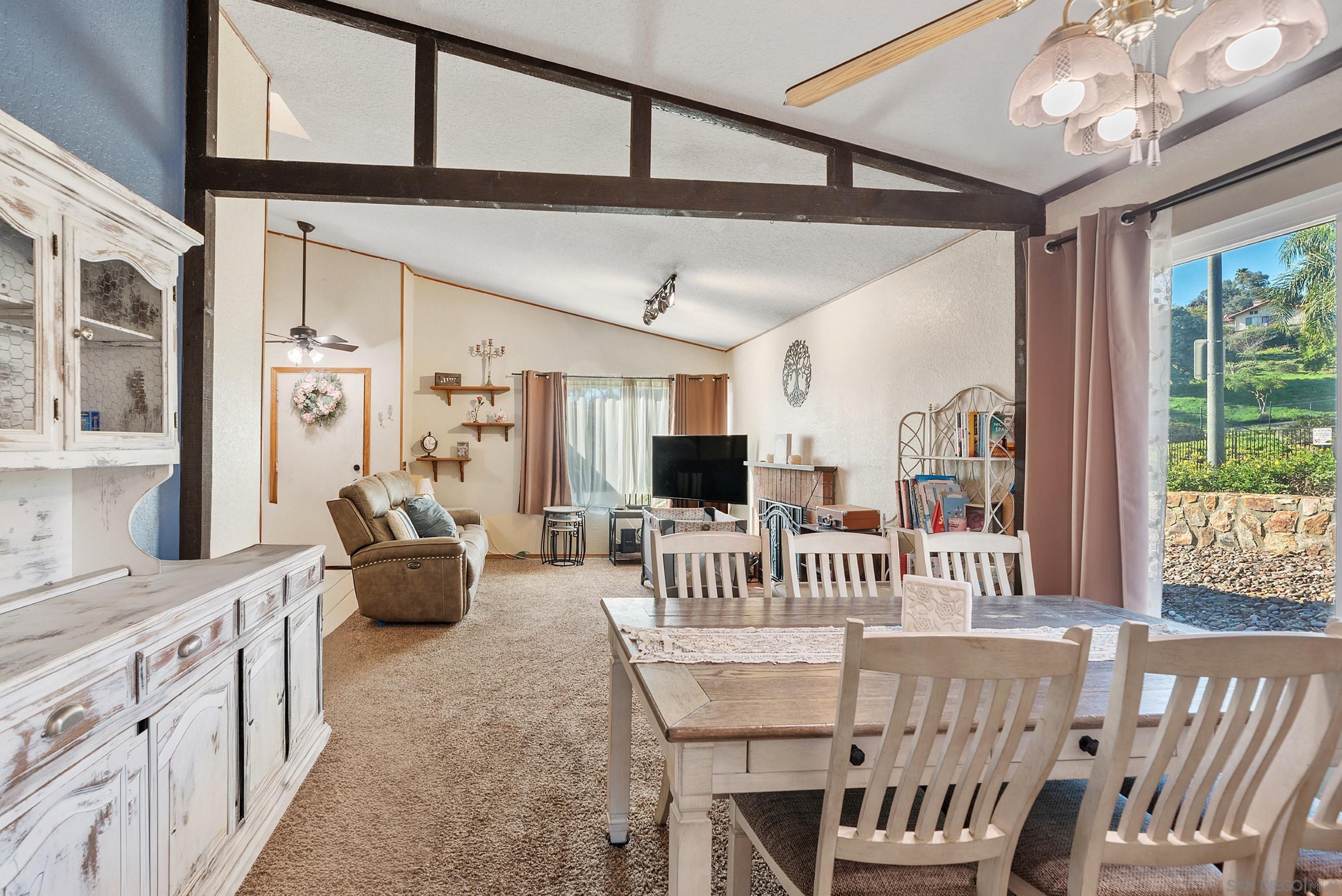 Detail Gallery Image 9 of 32 For 1904  Woodland Glen, Escondido,  CA 92027 - 3 Beds | 2 Baths