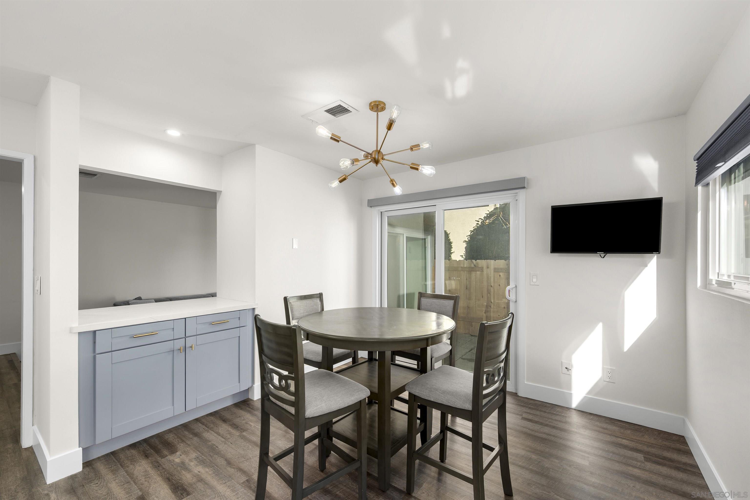 Detail Gallery Image 18 of 51 For 2313  Caminito Mira, San Diego,  CA 92107 - 3 Beds | 2/1 Baths