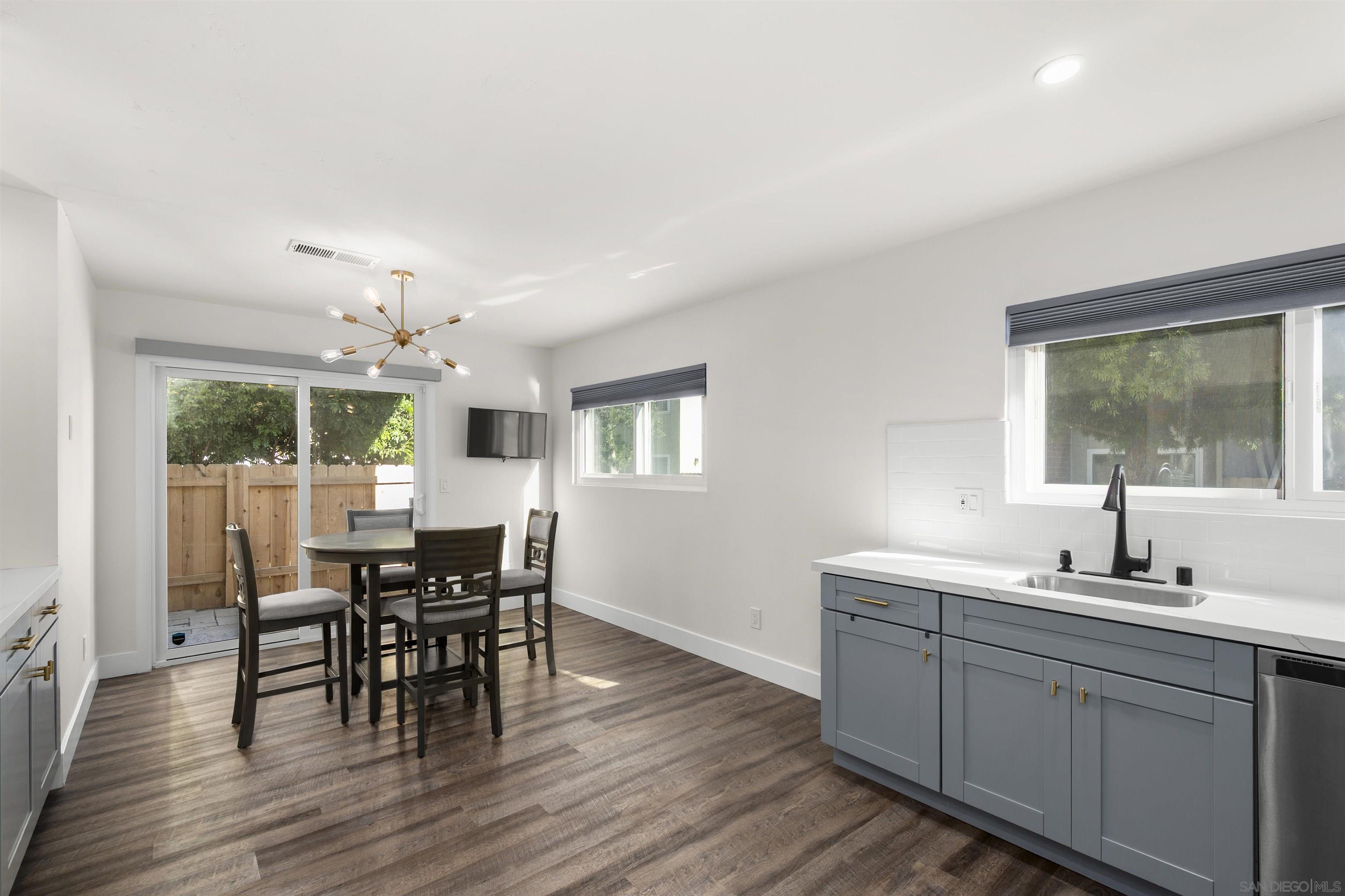 Detail Gallery Image 19 of 51 For 2313  Caminito Mira, San Diego,  CA 92107 - 3 Beds | 2/1 Baths