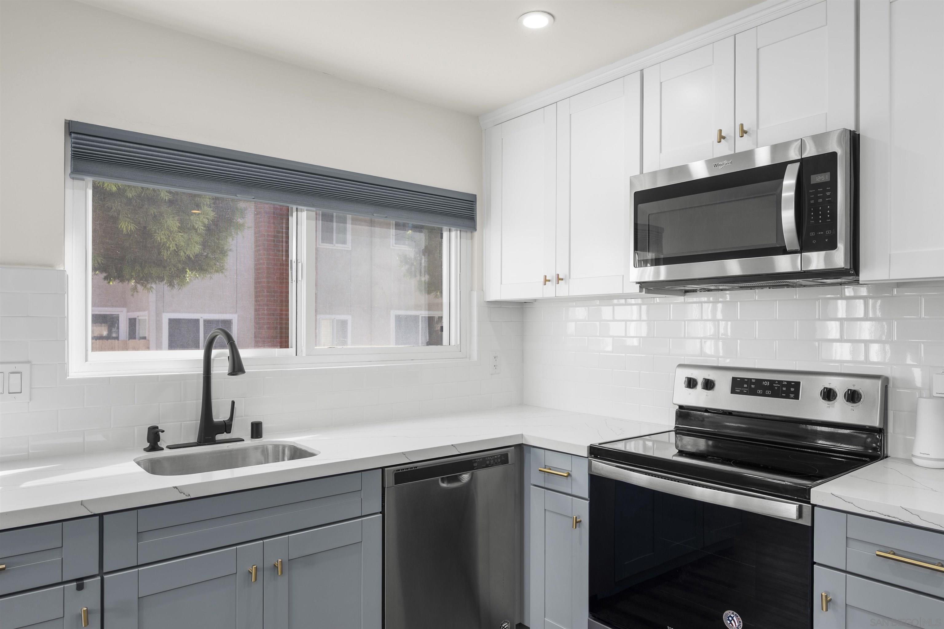 Detail Gallery Image 22 of 51 For 2313  Caminito Mira, San Diego,  CA 92107 - 3 Beds | 2/1 Baths