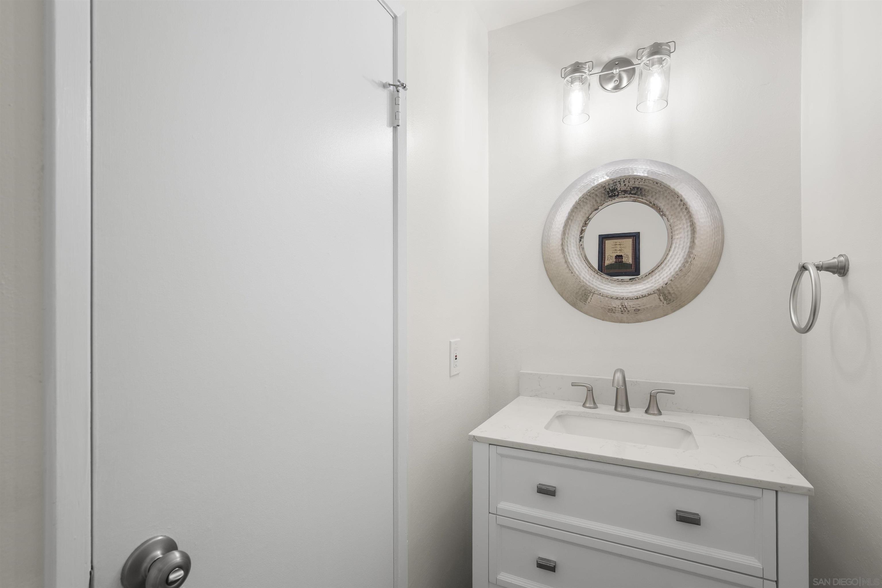 Detail Gallery Image 25 of 51 For 2313  Caminito Mira, San Diego,  CA 92107 - 3 Beds | 2/1 Baths