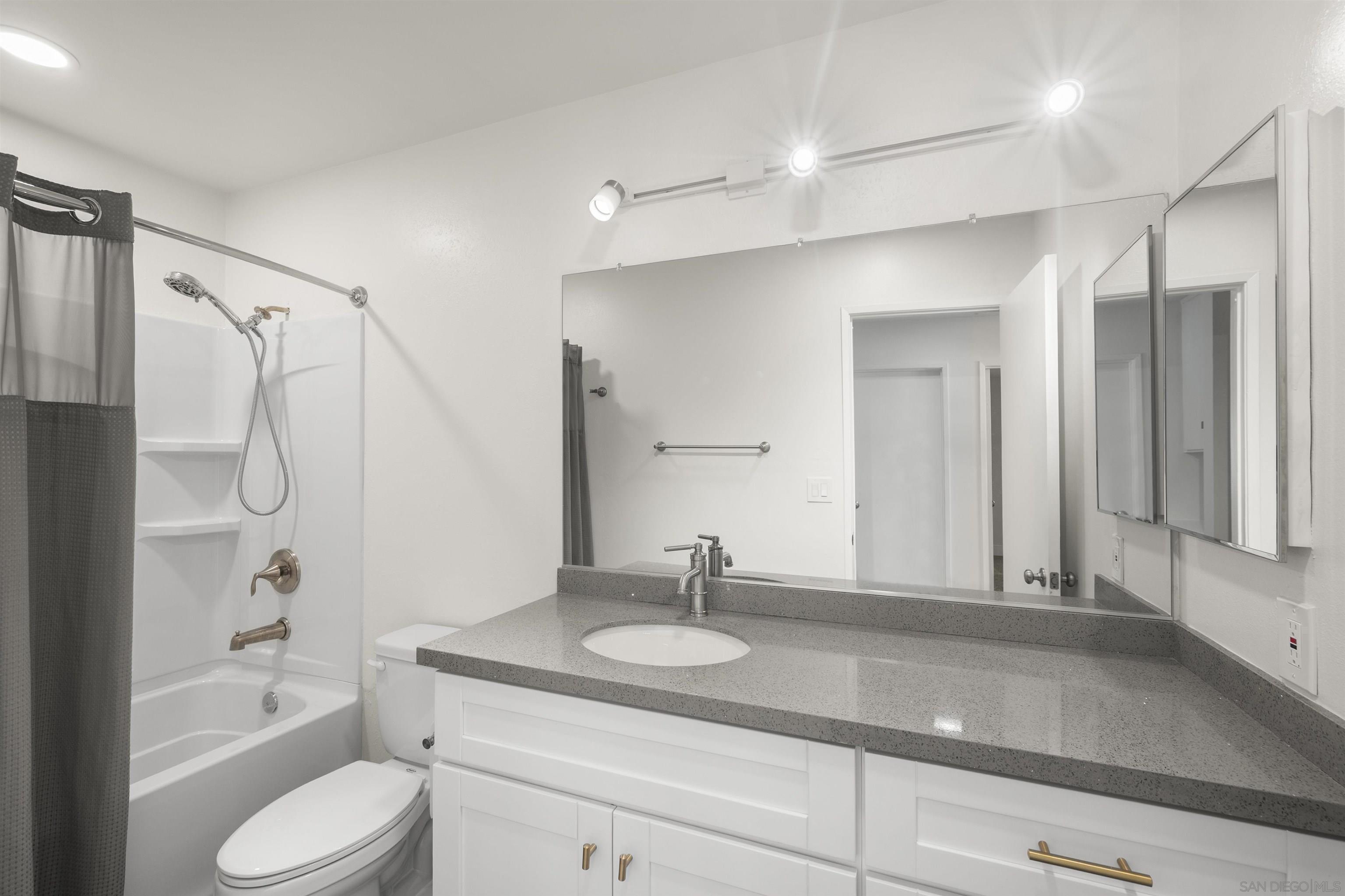 Detail Gallery Image 40 of 51 For 2313  Caminito Mira, San Diego,  CA 92107 - 3 Beds | 2/1 Baths