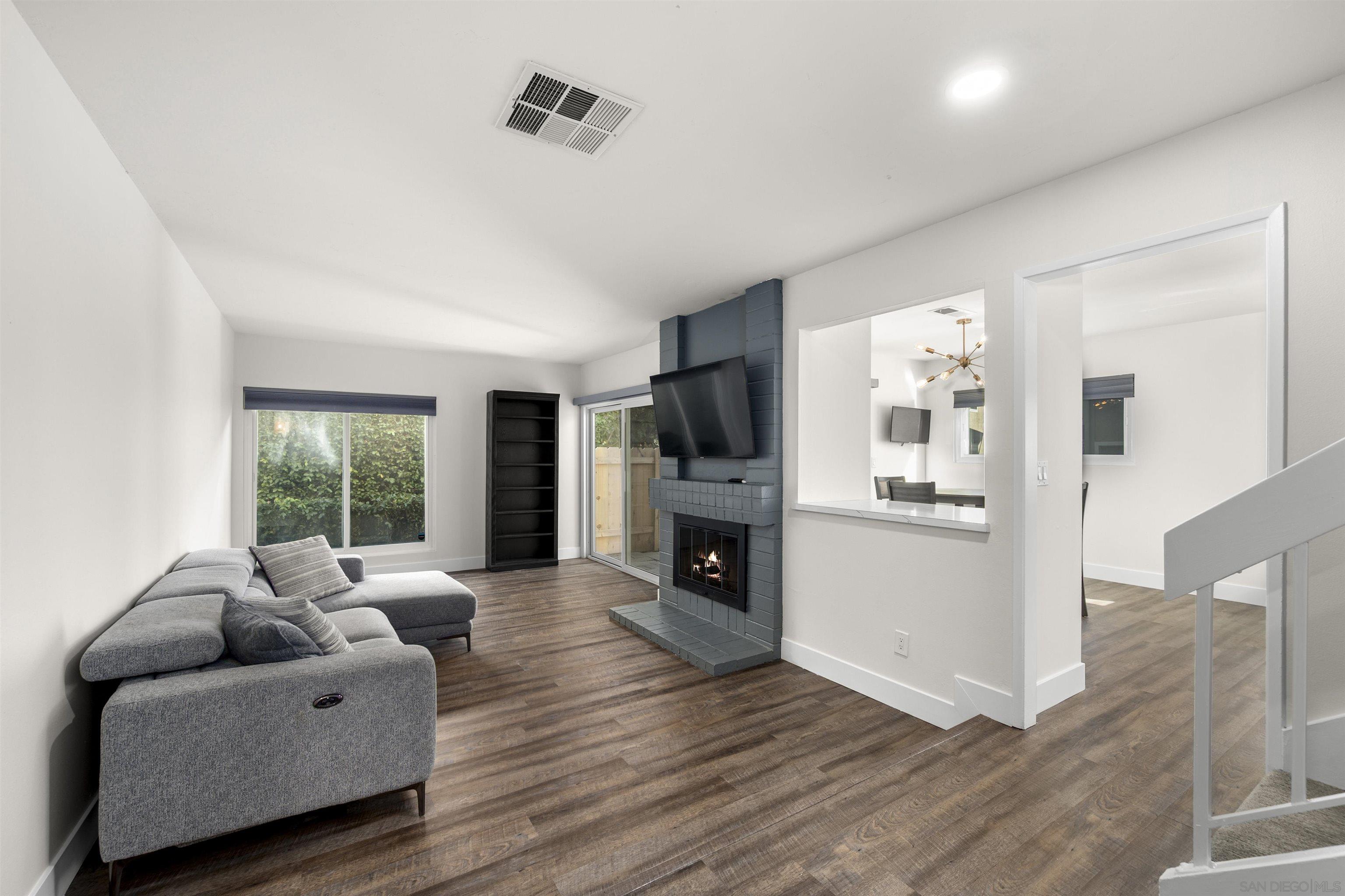 Detail Gallery Image 6 of 51 For 2313  Caminito Mira, San Diego,  CA 92107 - 3 Beds | 2/1 Baths