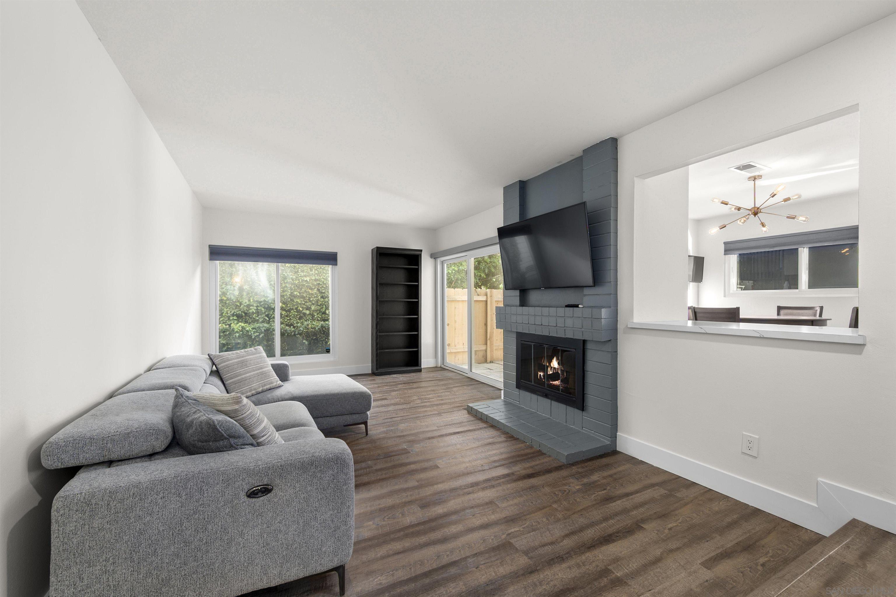 Detail Gallery Image 8 of 51 For 2313  Caminito Mira, San Diego,  CA 92107 - 3 Beds | 2/1 Baths