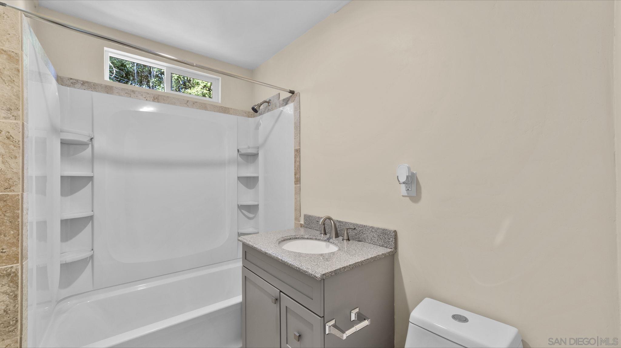 Detail Gallery Image 16 of 40 For 204 N Citrus Ave, Vista,  CA 92084 - 2 Beds | 1 Baths