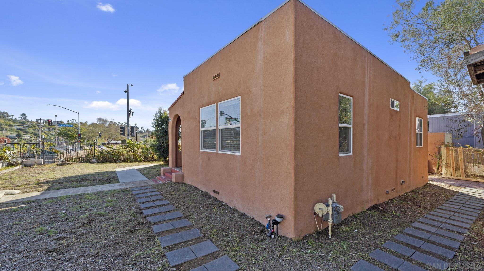 Detail Gallery Image 25 of 40 For 204 N Citrus Ave, Vista,  CA 92084 - 2 Beds | 1 Baths