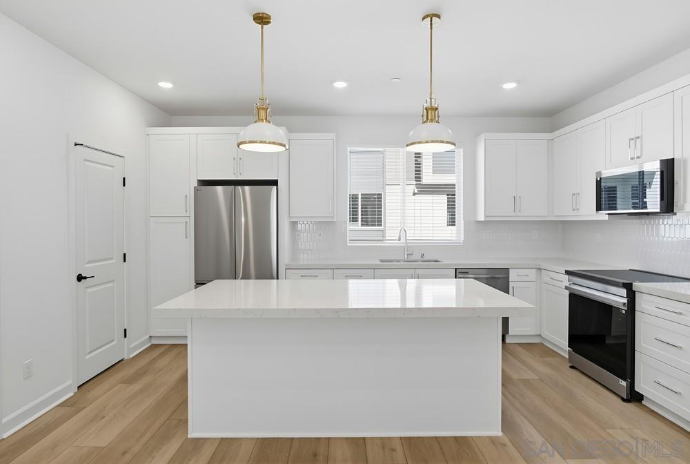 Detail Gallery Image 15 of 58 For 14356  Savannah Court, San Diego,  CA 92128 - 4 Beds | 3/1 Baths