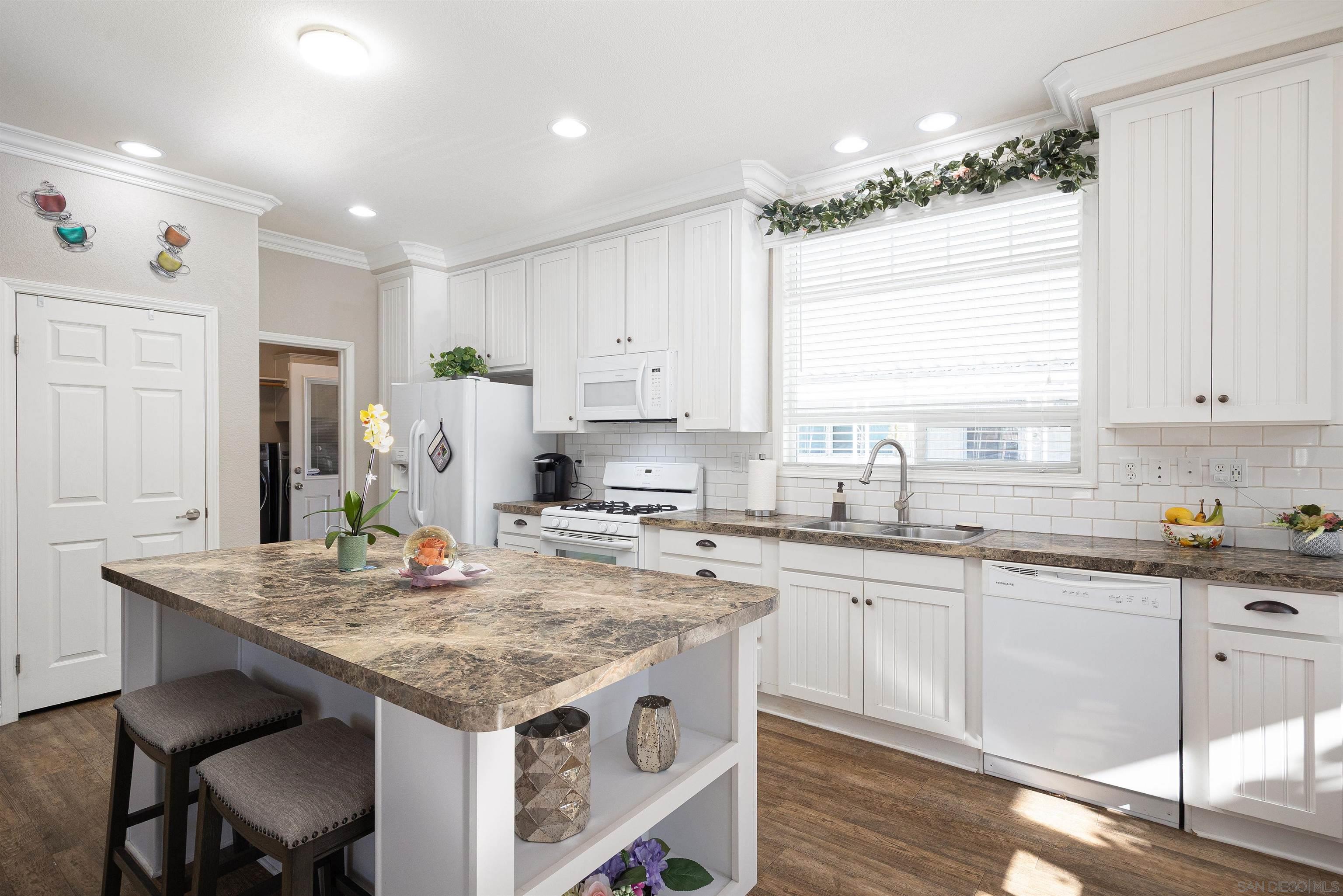 Detail Gallery Image 7 of 20 For 13308  Alpine Drive, Poway,  CA 92064 - 3 Beds | 2 Baths