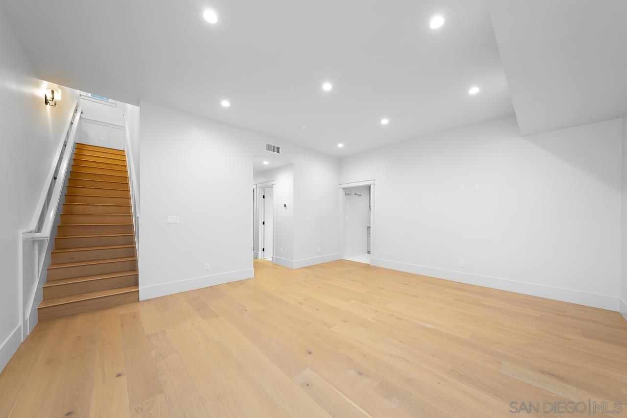 Detail Gallery Image 24 of 33 For 825  9th St., Coronado,  CA 92118 - 4 Beds | 4/1 Baths