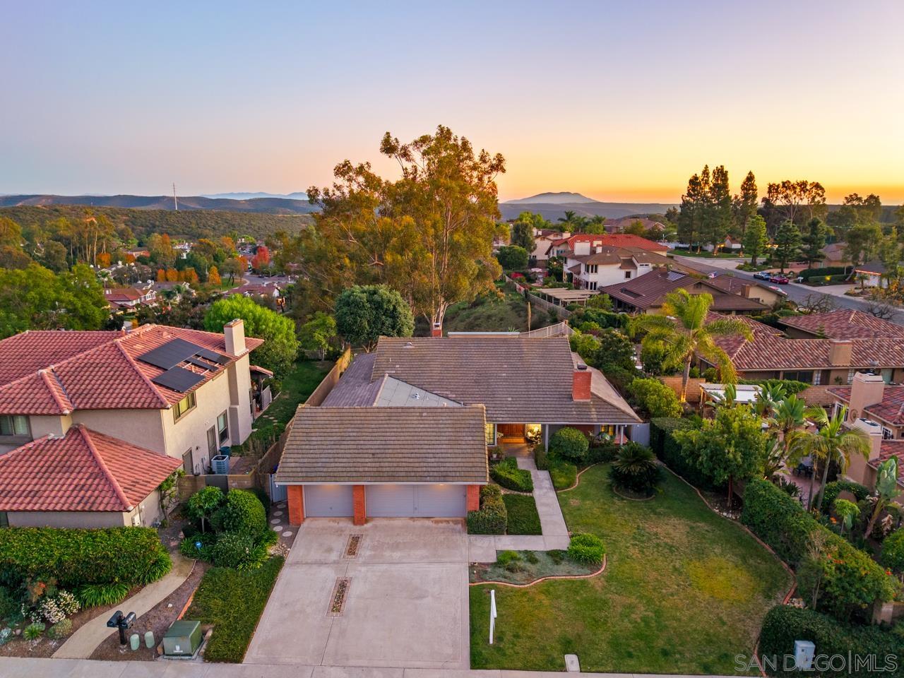 Detail Gallery Image 3 of 55 For 12565  Fairbrook Rd, San Diego,  CA 92131 - 3 Beds | 2 Baths