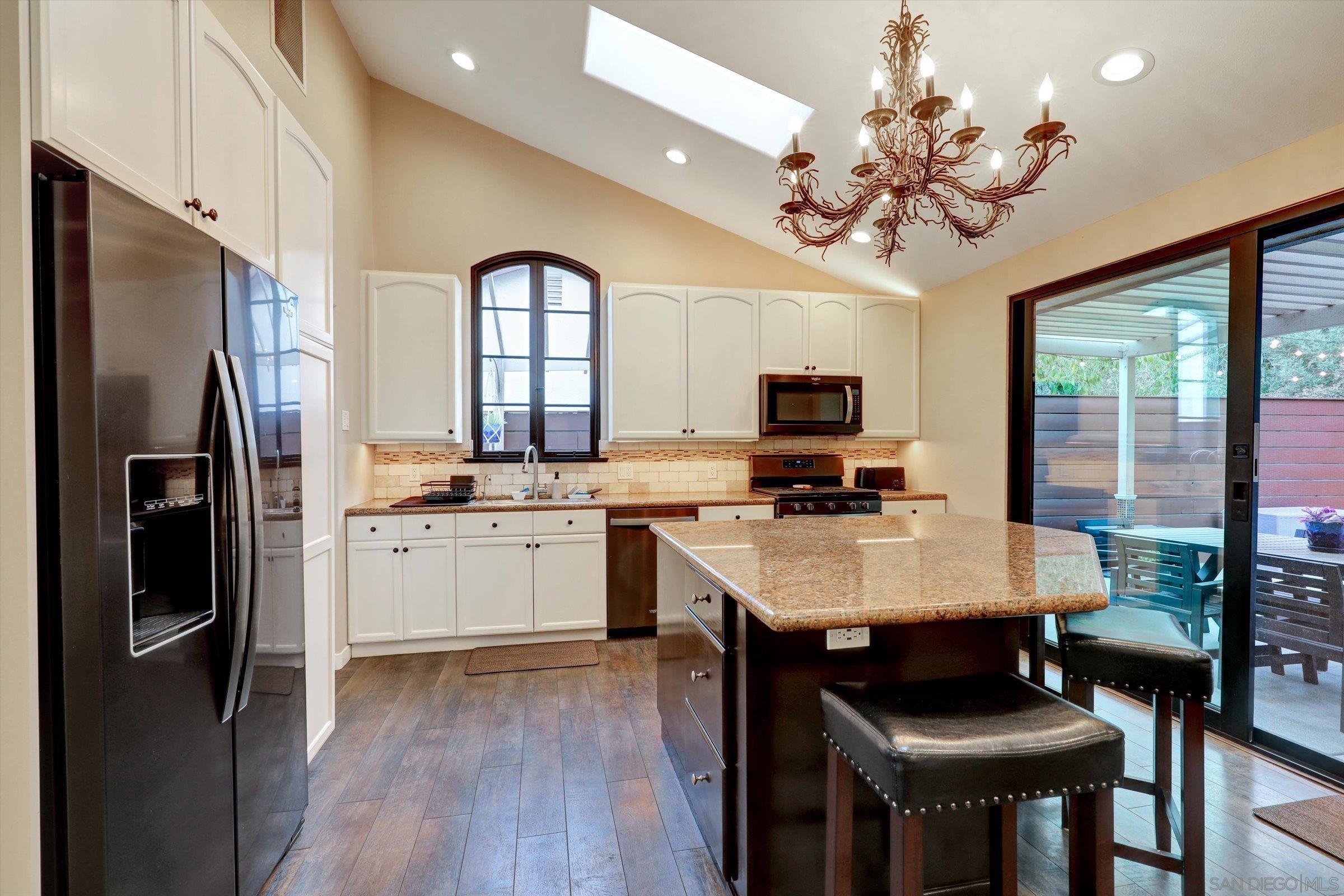 Detail Gallery Image 13 of 42 For Mendocino Blvd, San Diego,  CA 92107 - 5 Beds | 3 Baths