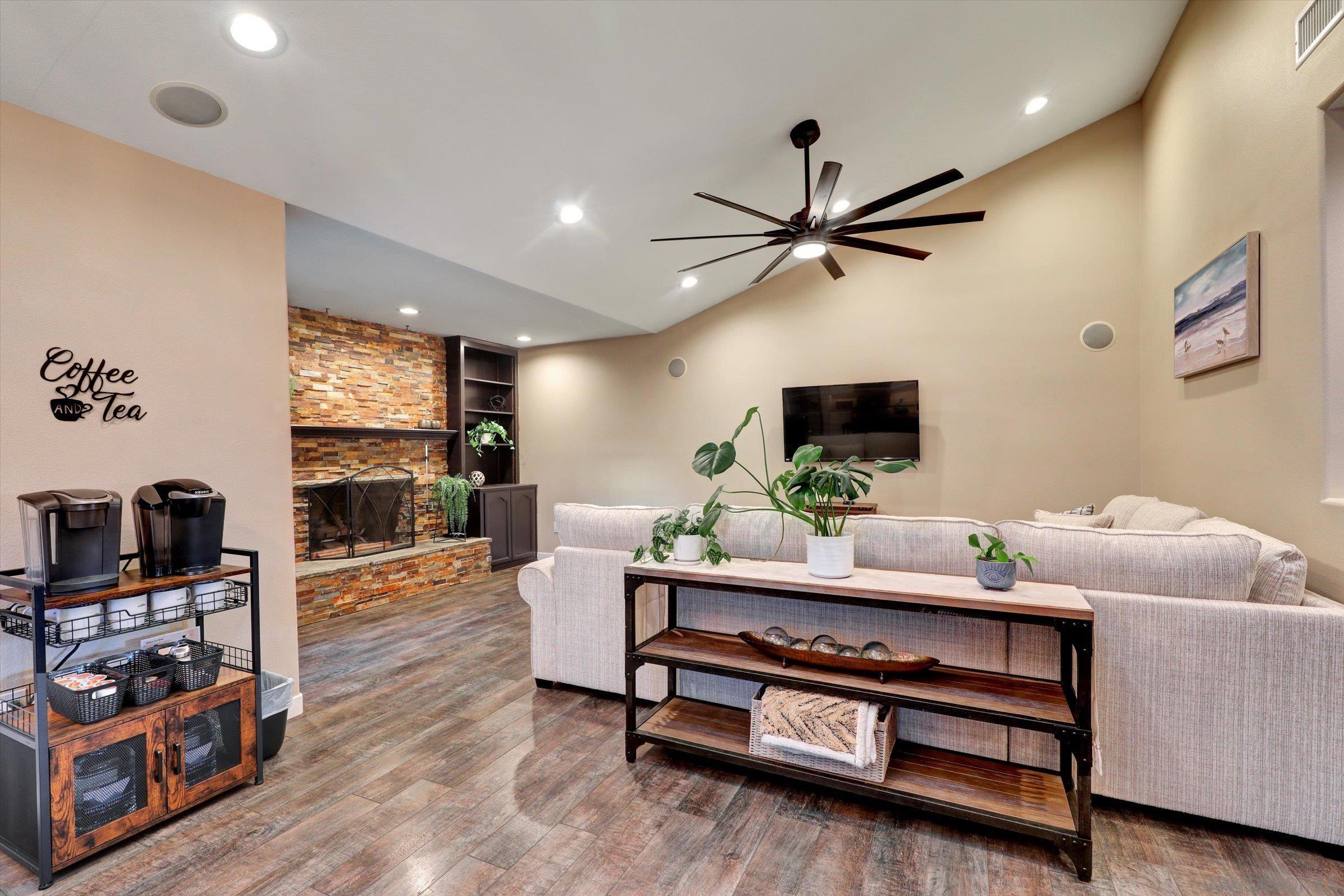 Detail Gallery Image 17 of 42 For Mendocino Blvd, San Diego,  CA 92107 - 5 Beds | 3 Baths