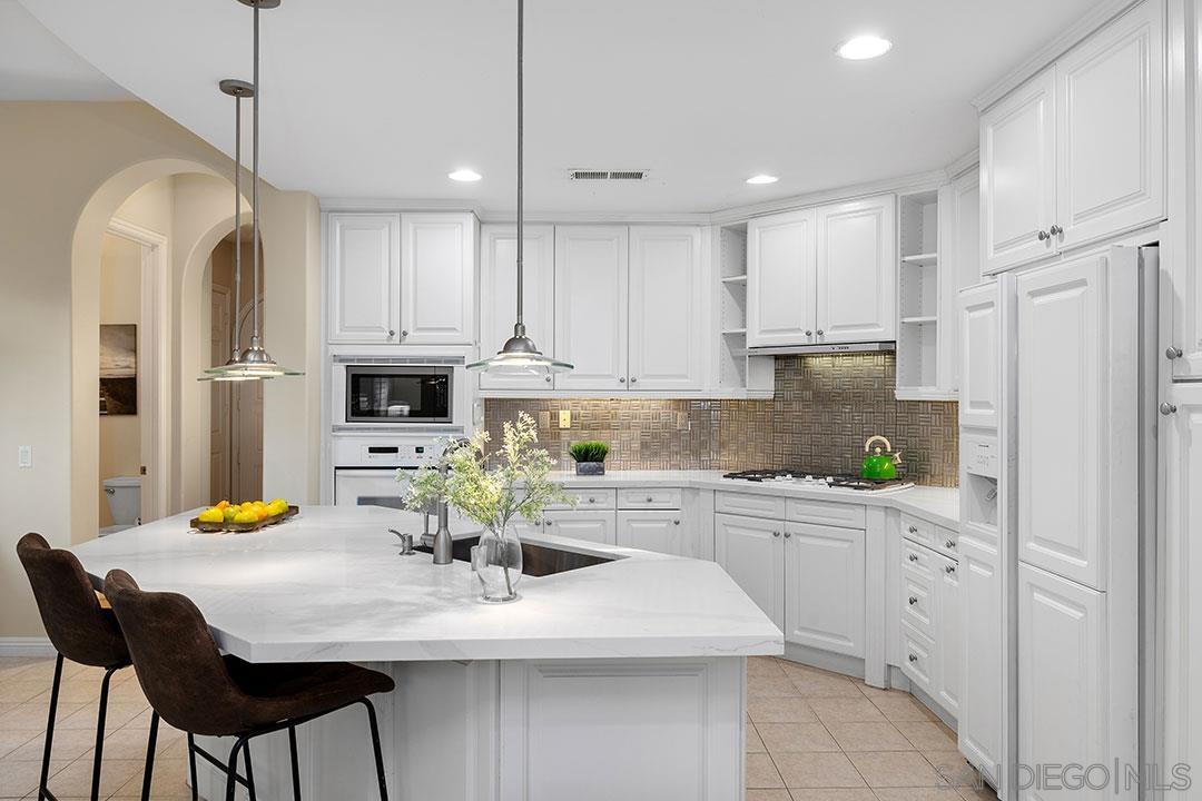 Detail Gallery Image 11 of 57 For 2793 E Bainbridge Road, San Diego,  CA 92106 - 3 Beds | 2/1 Baths