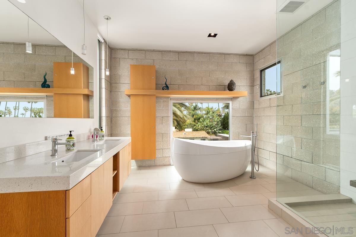 Detail Gallery Image 43 of 57 For 8001  Calle De La Plata, La Jolla,  CA 92037 - 4 Beds | 4/1 Baths