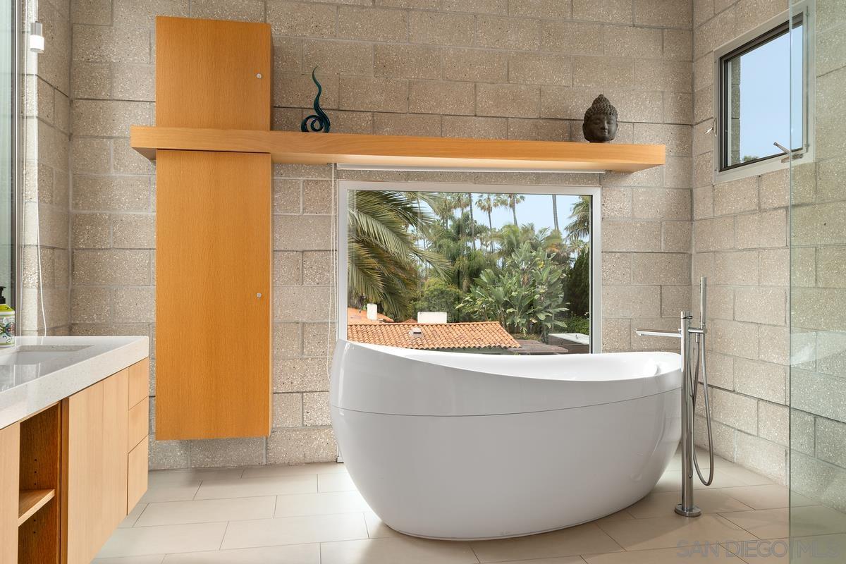 Detail Gallery Image 44 of 57 For 8001  Calle De La Plata, La Jolla,  CA 92037 - 4 Beds | 4/1 Baths