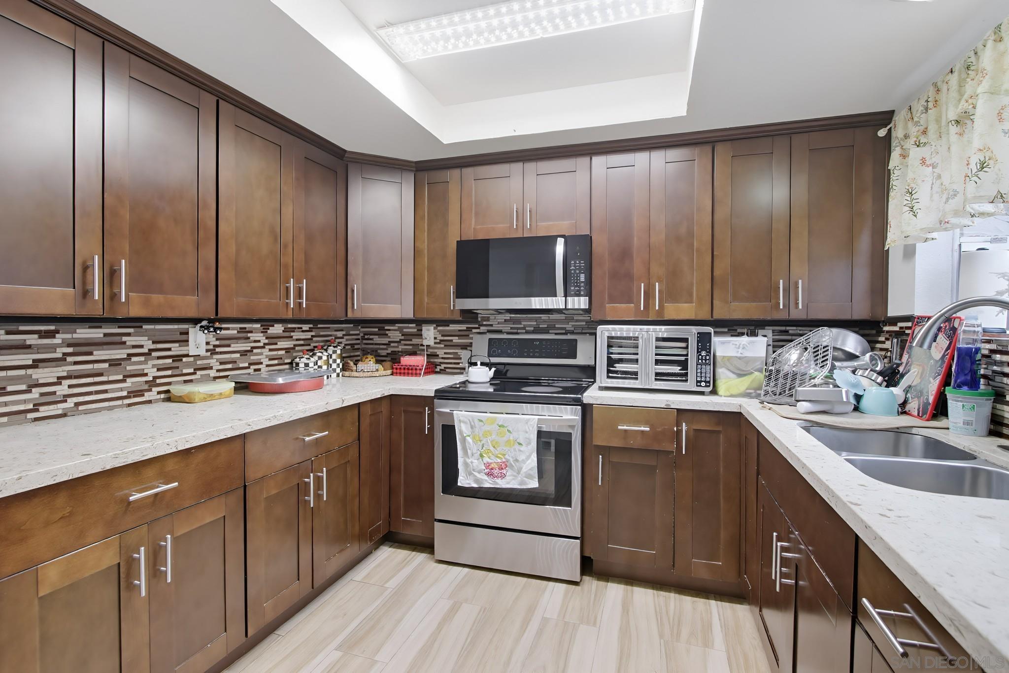 Detail Gallery Image 12 of 24 For 988 E Main E #B,  El Cajon,  CA 92021 - 2 Beds | 2/1 Baths