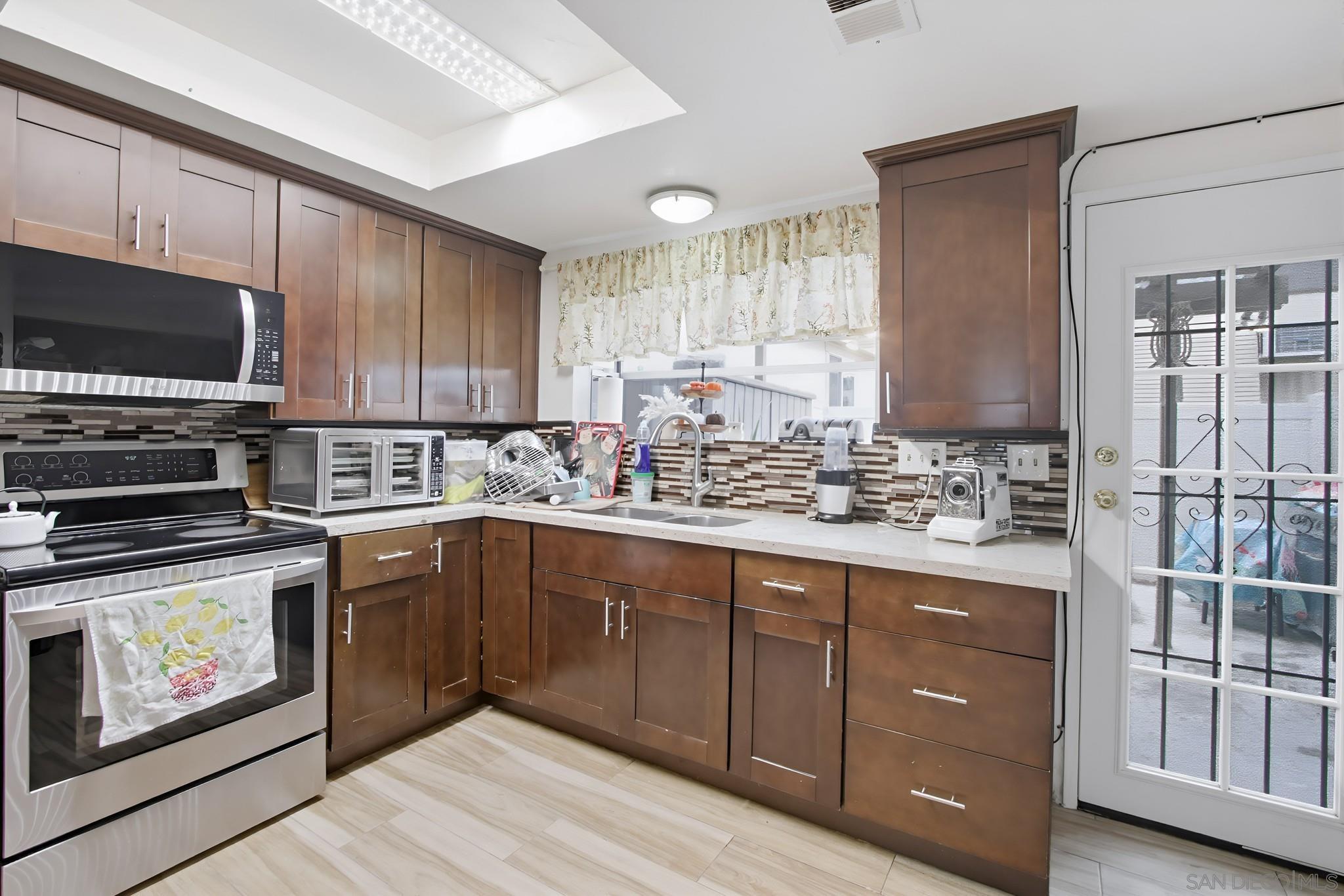 Detail Gallery Image 13 of 24 For 988 E Main E #B,  El Cajon,  CA 92021 - 2 Beds | 2/1 Baths