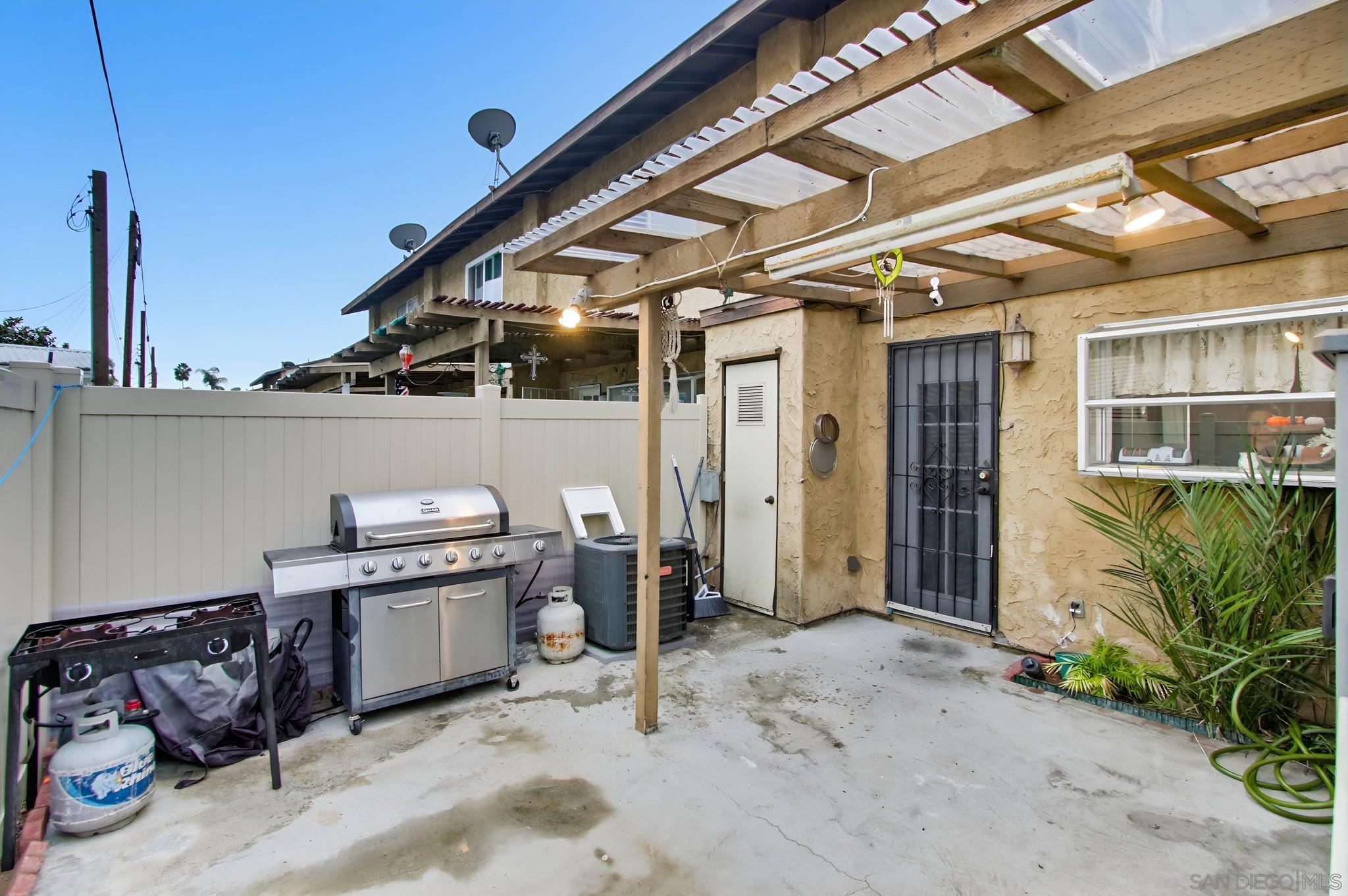 Detail Gallery Image 22 of 24 For 988 E Main E #B,  El Cajon,  CA 92021 - 2 Beds | 2/1 Baths