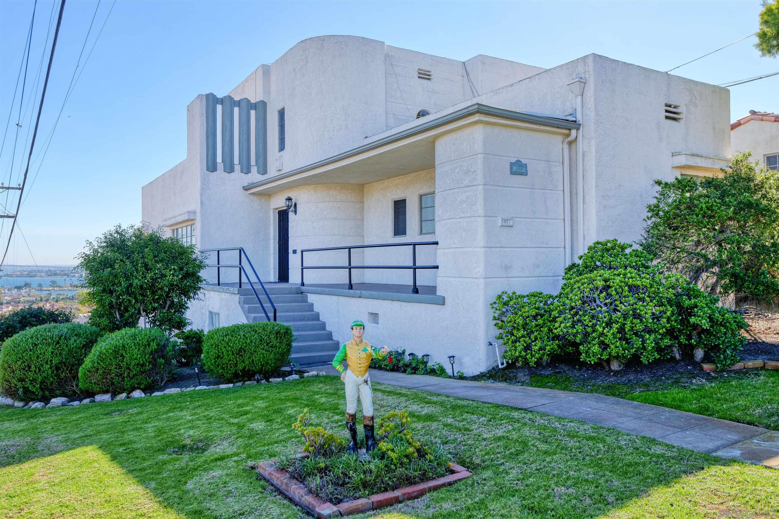 Detail Gallery Image 14 of 37 For 1925  Willow, San Diego,  CA 92106 - 3 Beds | 2 Baths