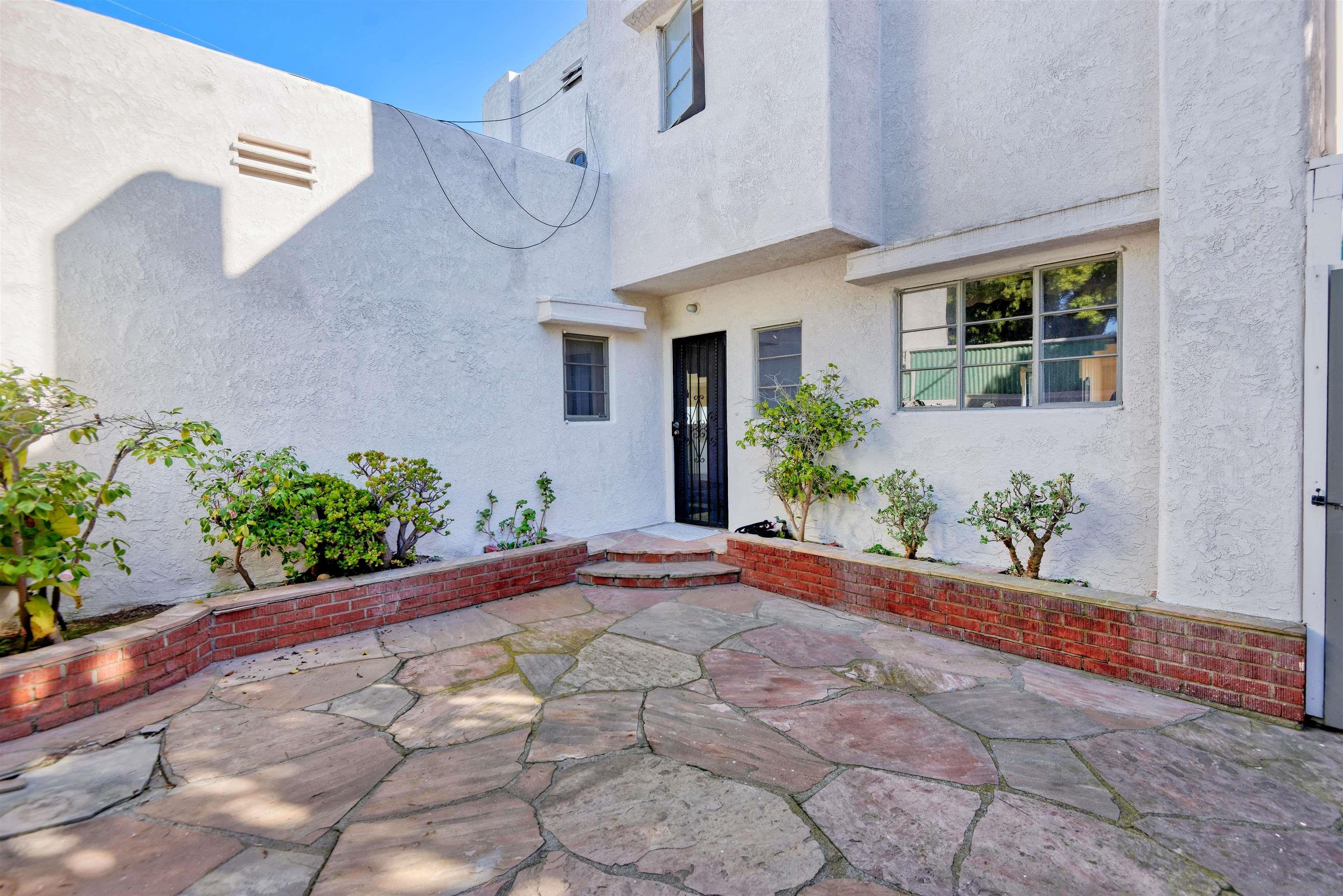 Detail Gallery Image 7 of 37 For 1925  Willow, San Diego,  CA 92106 - 3 Beds | 2 Baths