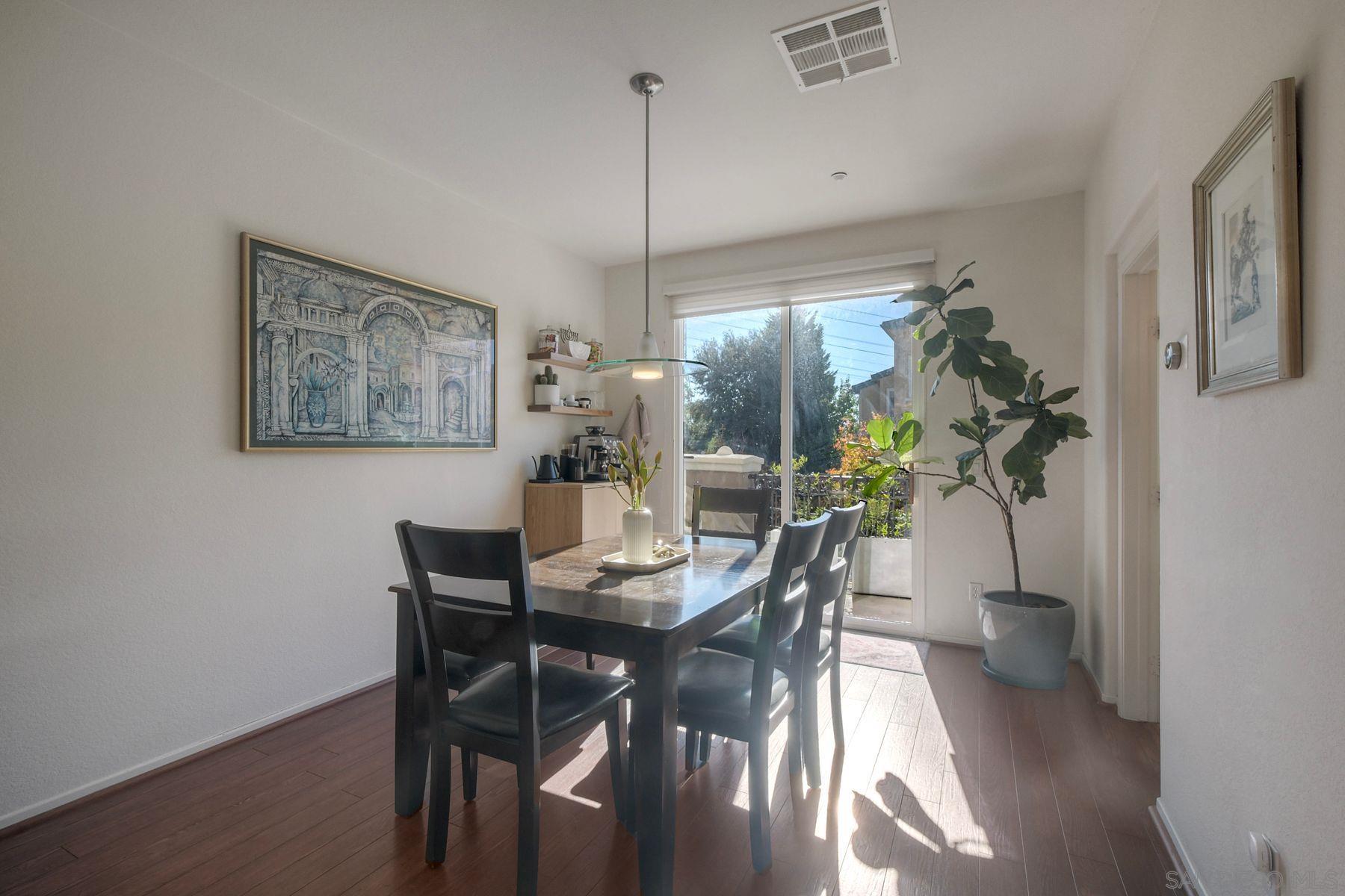 Detail Gallery Image 2 of 49 For 1361  Abbey Ln, San Marcos,  CA 92078 - 2 Beds | 2/1 Baths