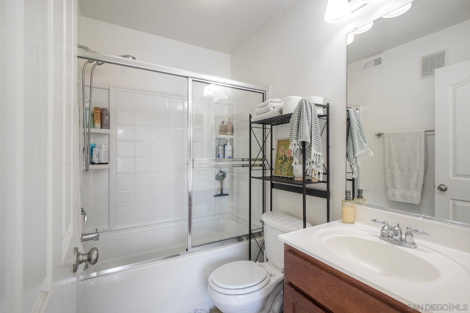 Detail Gallery Image 14 of 49 For 1361  Abbey Ln, San Marcos,  CA 92078 - 2 Beds | 2/1 Baths