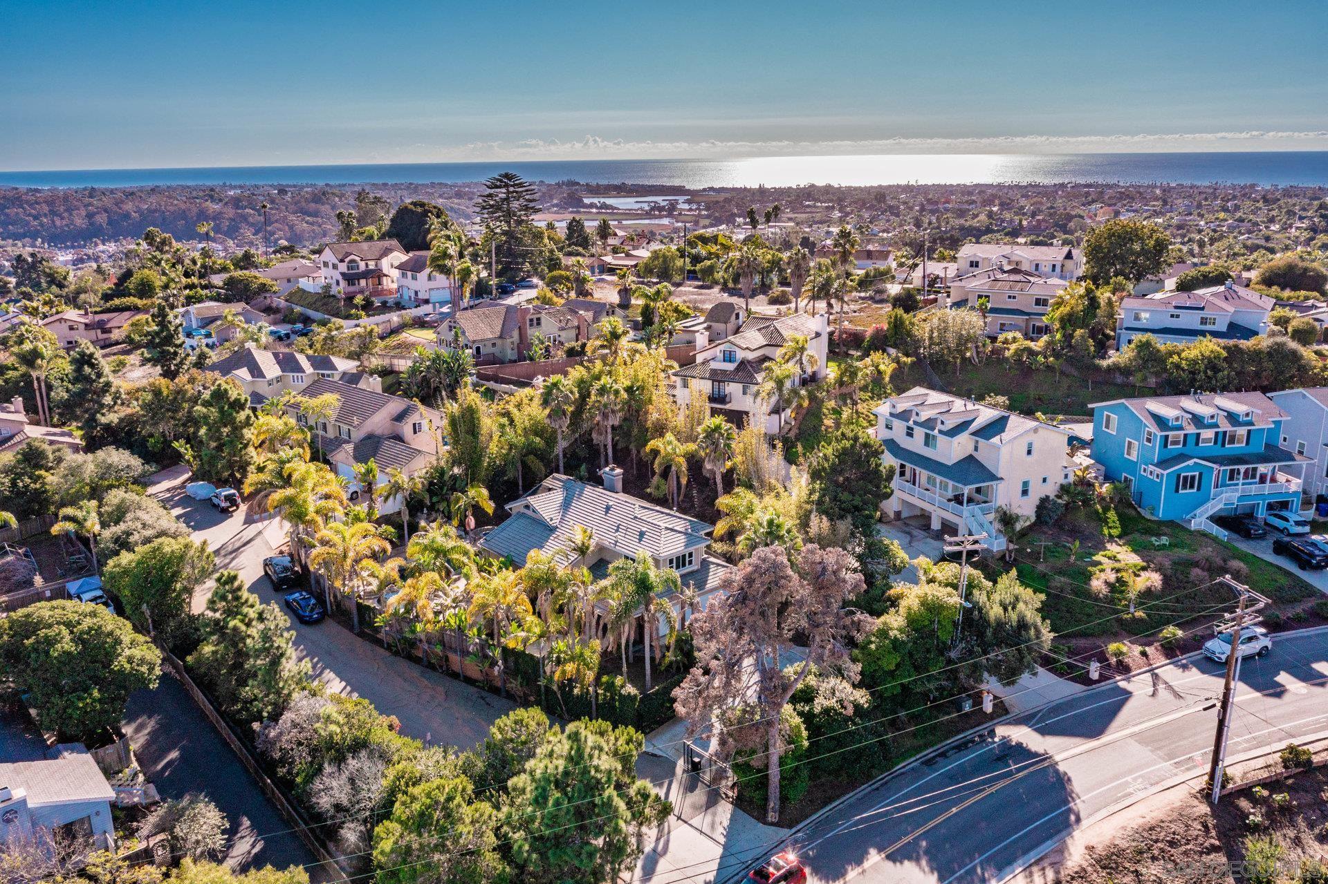 Detail Gallery Image 9 of 54 For 2579  Fire Mountain Drive, Oceanside,  CA 92054 - 4 Beds | 3 Baths