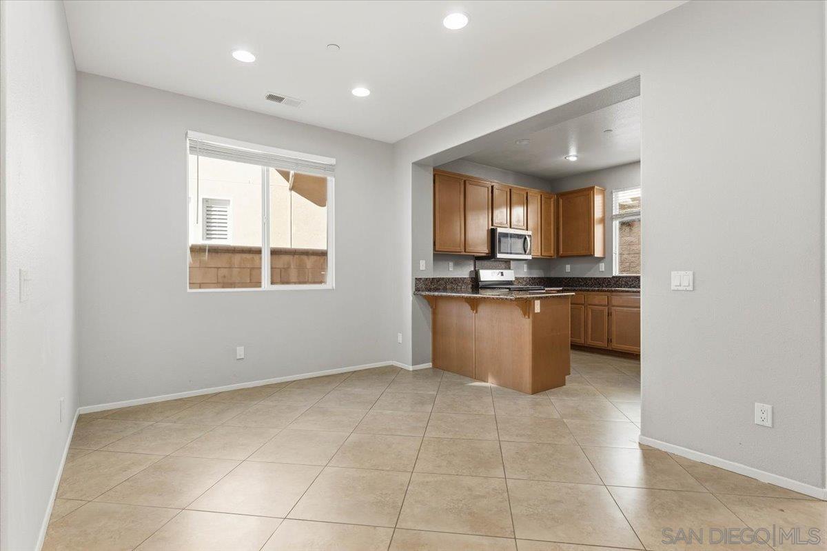 Detail Gallery Image 7 of 30 For 10034  Leavesly Trail, Santee,  CA 92071 - 3 Beds | 2/1 Baths