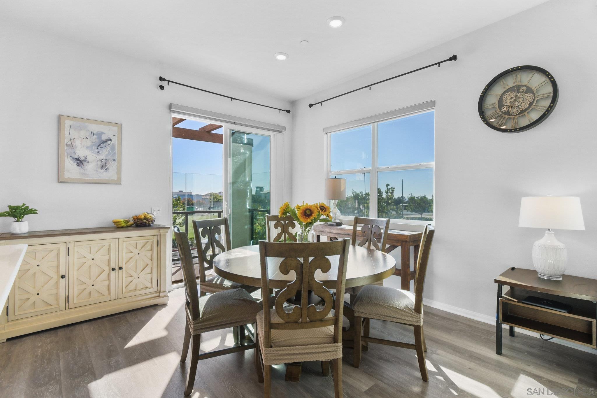 Detail Gallery Image 14 of 44 For 2034  Luzon Ln  #3,  Chula Vista,  CA 91915 - 3 Beds | 3 Baths