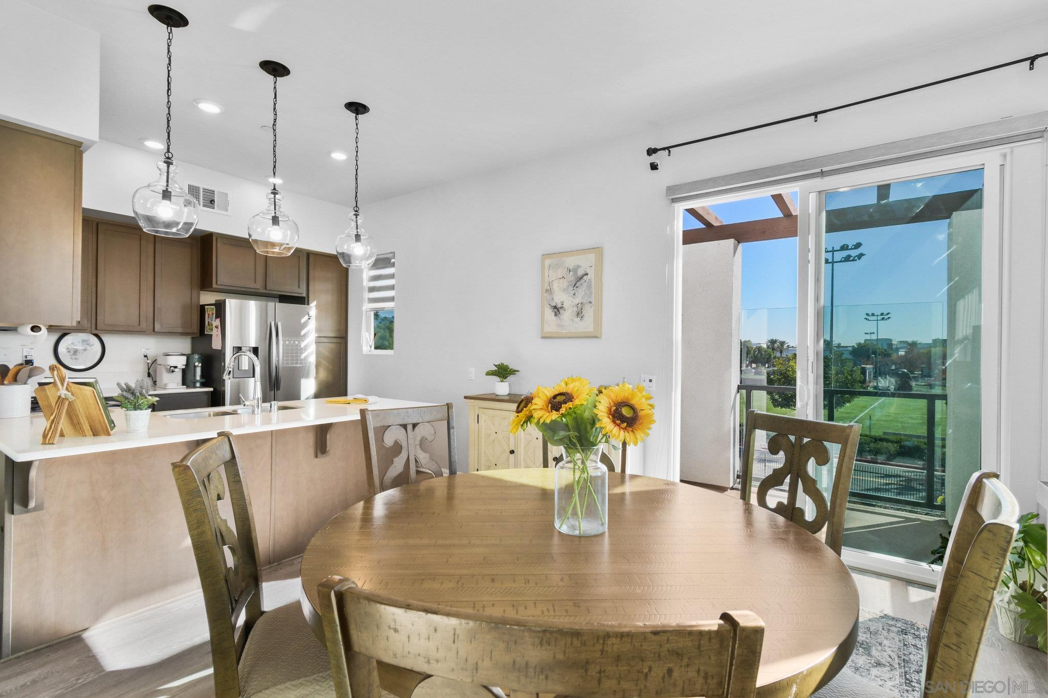 Detail Gallery Image 15 of 44 For 2034  Luzon Ln  #3,  Chula Vista,  CA 91915 - 3 Beds | 3 Baths