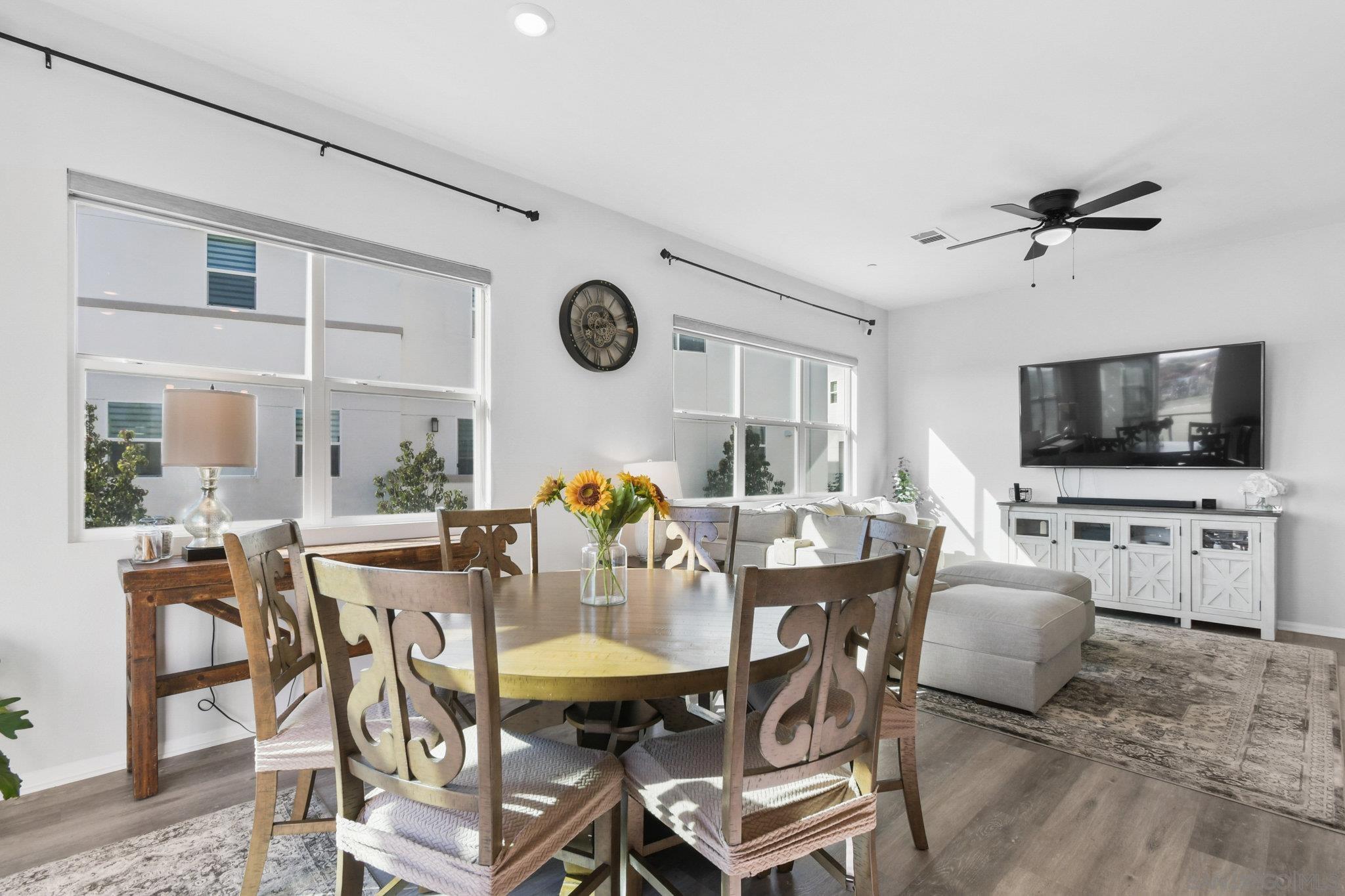 Detail Gallery Image 16 of 44 For 2034  Luzon Ln  #3,  Chula Vista,  CA 91915 - 3 Beds | 3 Baths